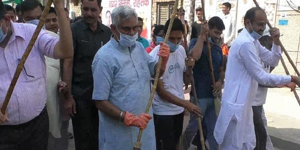 gloves and masks only for minister