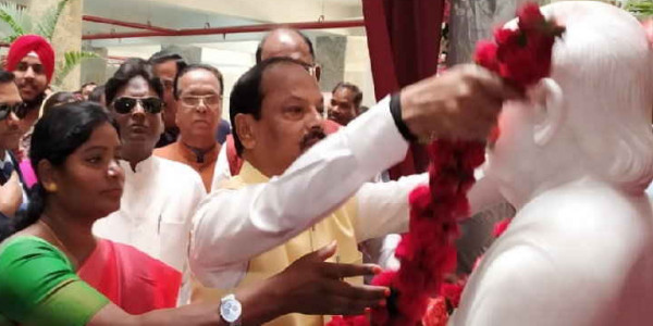 मुख्यमंत्री ने किया अटल स्मृति वेंडर मार्केट का उद्घाटन, कहा- 2022 तक एक भी फुटपाथ दुकानदार रोड पर नहीं दिखेंगे