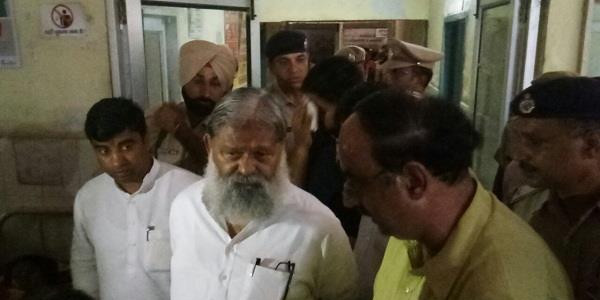 पानीपत के सिविल अस्पताल में स्वास्थ्य मंत्री अनिल विज ने मारा छापा