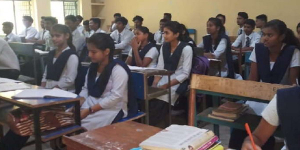 दुमका: राजकीय शोक के बावजूद खुला रहा जवाहर नवोदय विद्यालय, भाजपा नेताओं ने कराया बंद