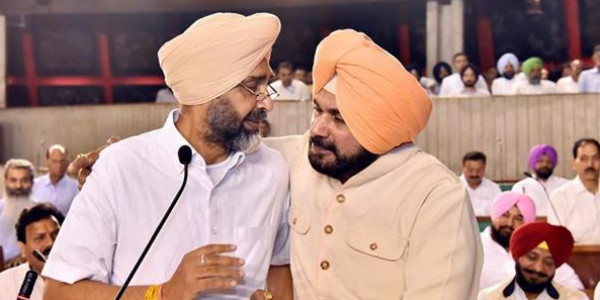 मनप्रीत बादल व नवजोत सिंह सिद्धू खिलाफ स्वर्ण सलारियां ने की केस दर्ज करवाने की तैयारी