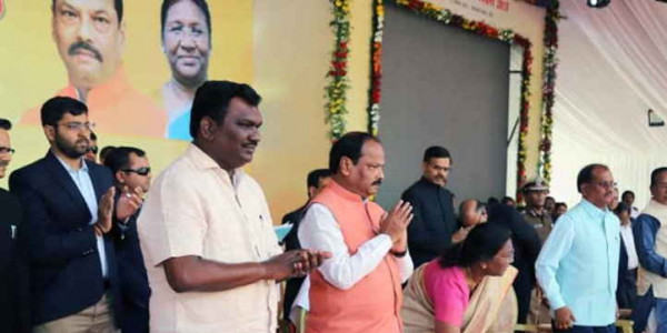 पूरा झारखंड ओडीएफ घोषित, 1100 करोड़ की योजनाओं का राज्यपाल और मुख्यमंत्री ने किया शिलान्यास