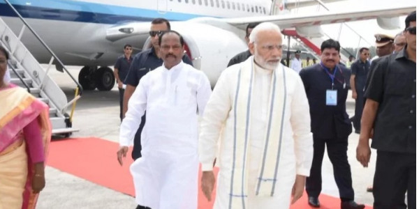 करोड़ों की सौगात लेकर रांची पहुंचे पीएम मोदी, आयुष्मान भारत का किया शुभारंभ