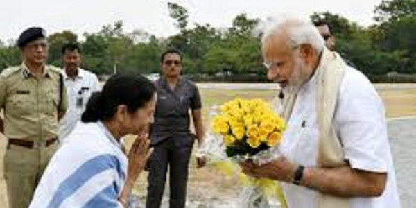 जब पीएम मोदी ने सीएम ममता बनर्जी को दिखायी राह