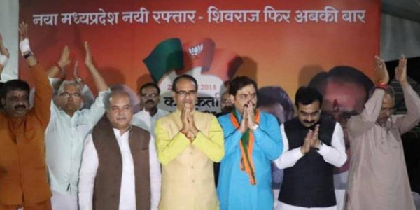 MP के लिए BJP का घोषणापत्र, हर साल 10 लाख रोजगार, लड़कियों को स्कूटी का वादा
