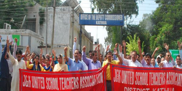 teachers-protest-against-seventh-pay-commission