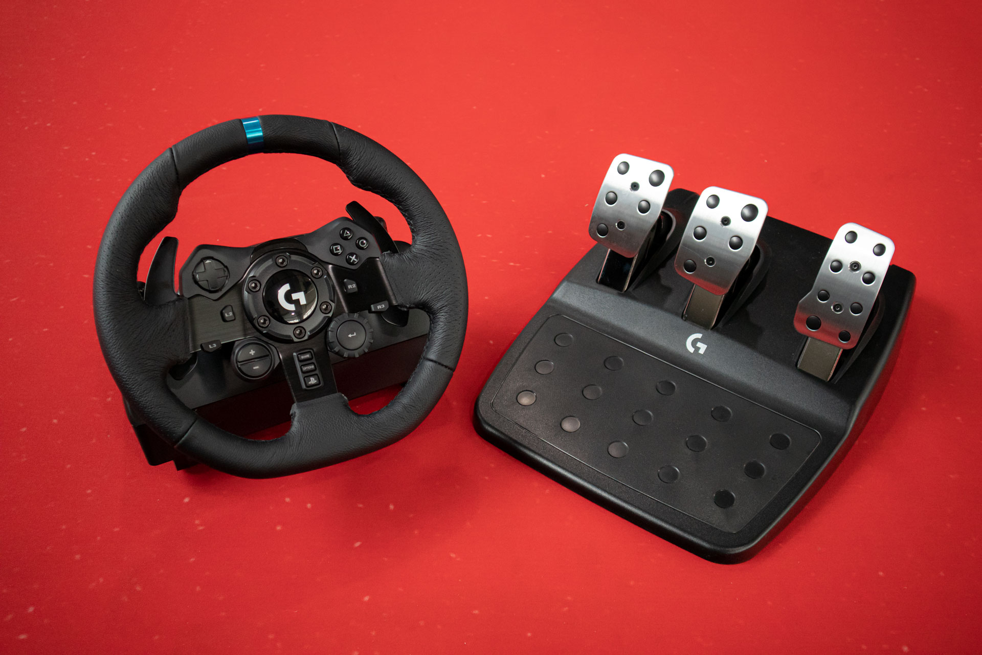 Logitech G923 Trueforce Racing Wheel and Pedal Set Compatible avec