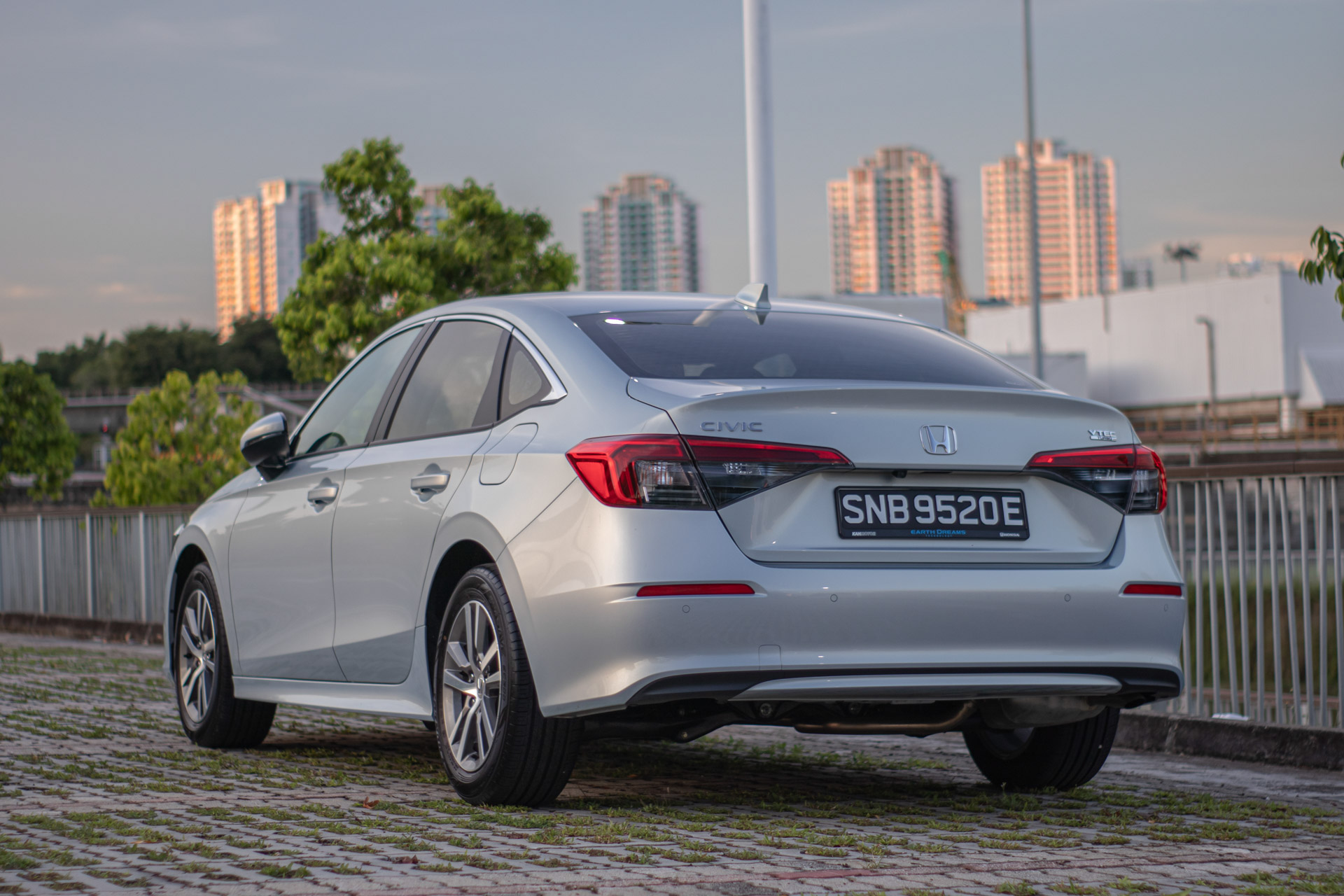 Editors%2 Fimages%2 F1636073387076 Civic+Rear+1