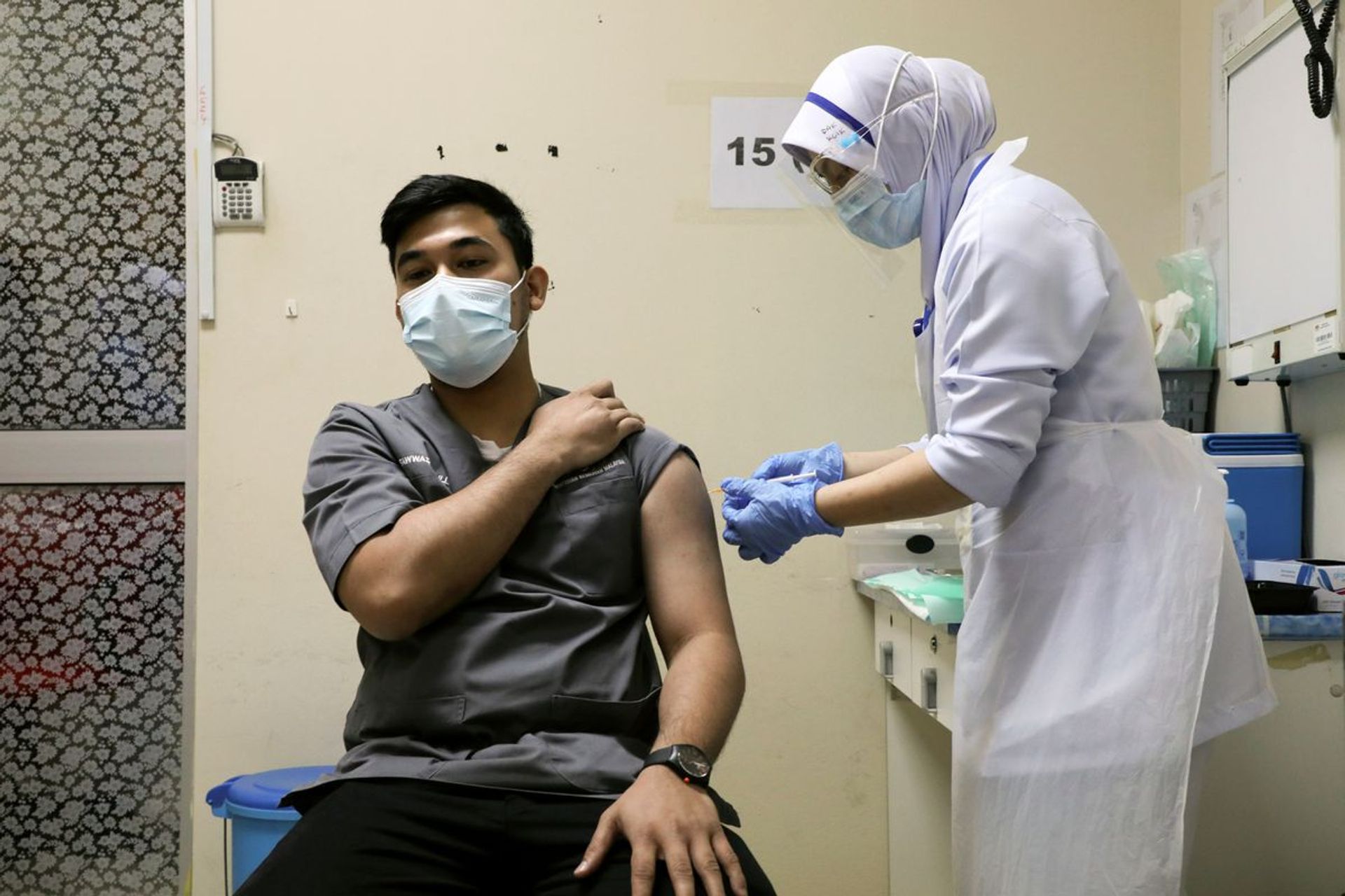 Editors%2 Fimages%2 F1638426822287 Vaccination In Progress