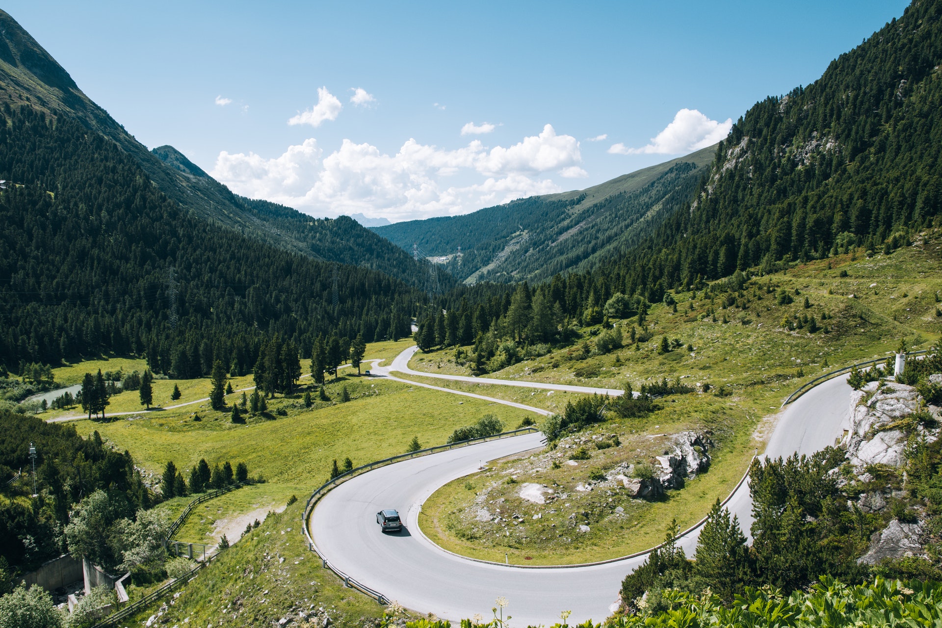 Editors%2 Fimages%2 F1638953989390 Steep Hilly Roads Featured