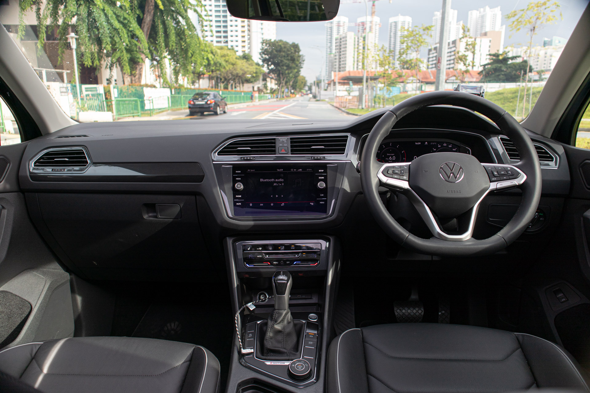 Editors%2 Fimages%2 F1639697845853 Tiguan+Dash