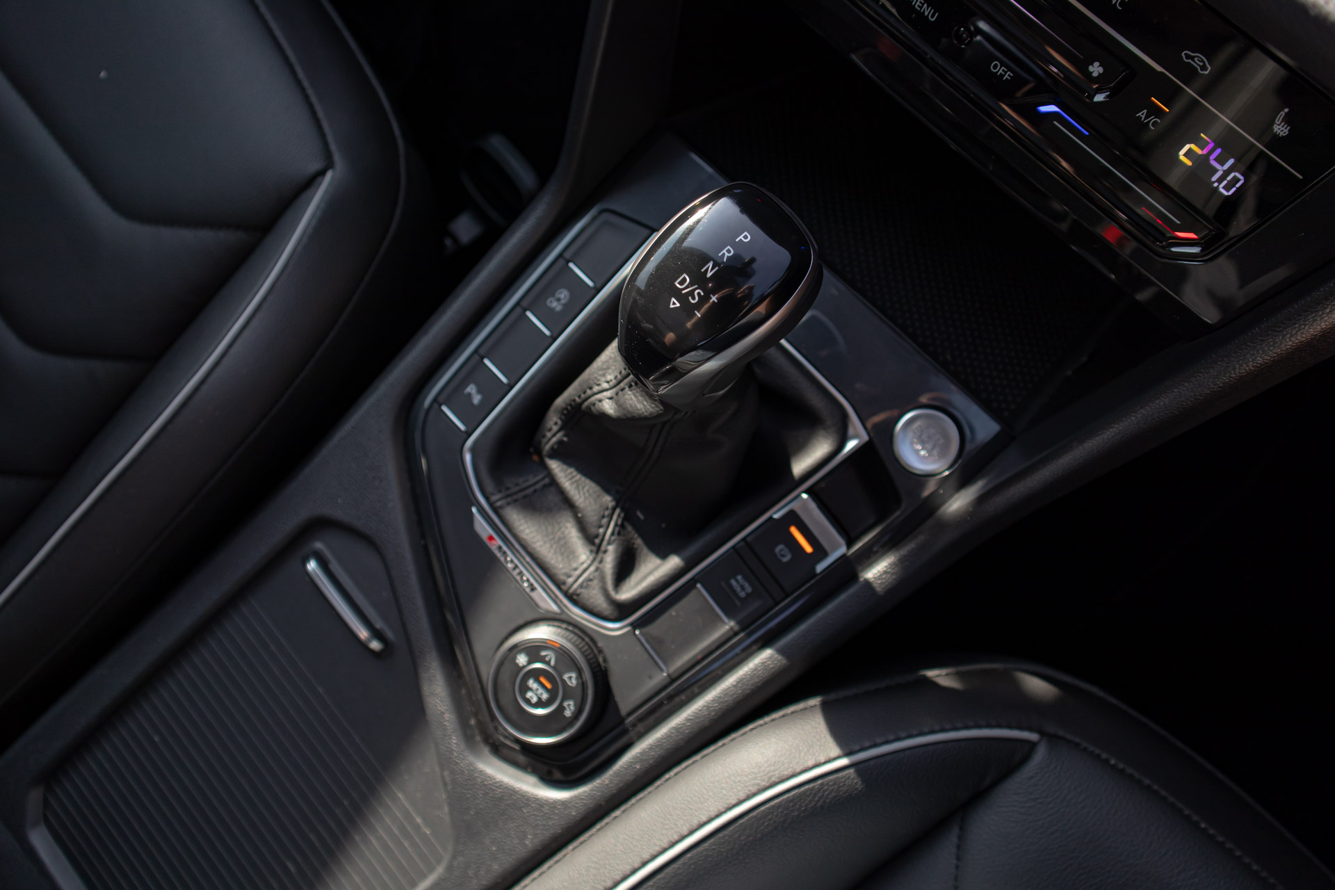 Editors%2 Fimages%2 F1639697943692 Tiguan+Gear+Stick