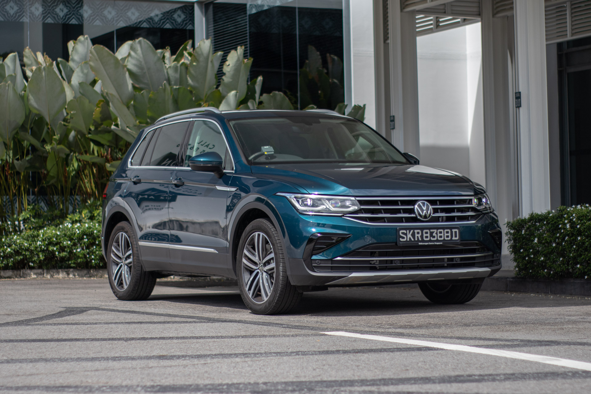 Editors%2 Fimages%2 F1639698145629 Tiguan+Front