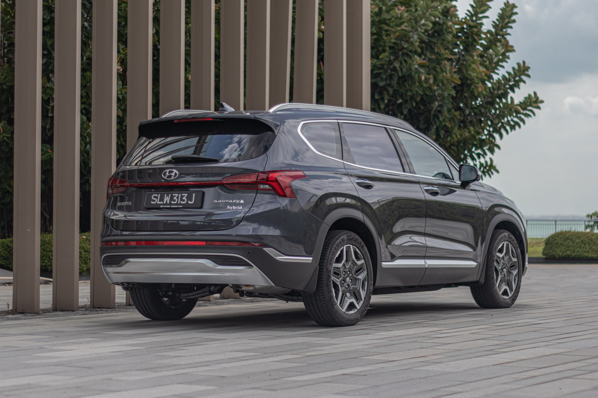 Editors%2 Fimages%2 F1640303570512 Santa+Fe+Rear