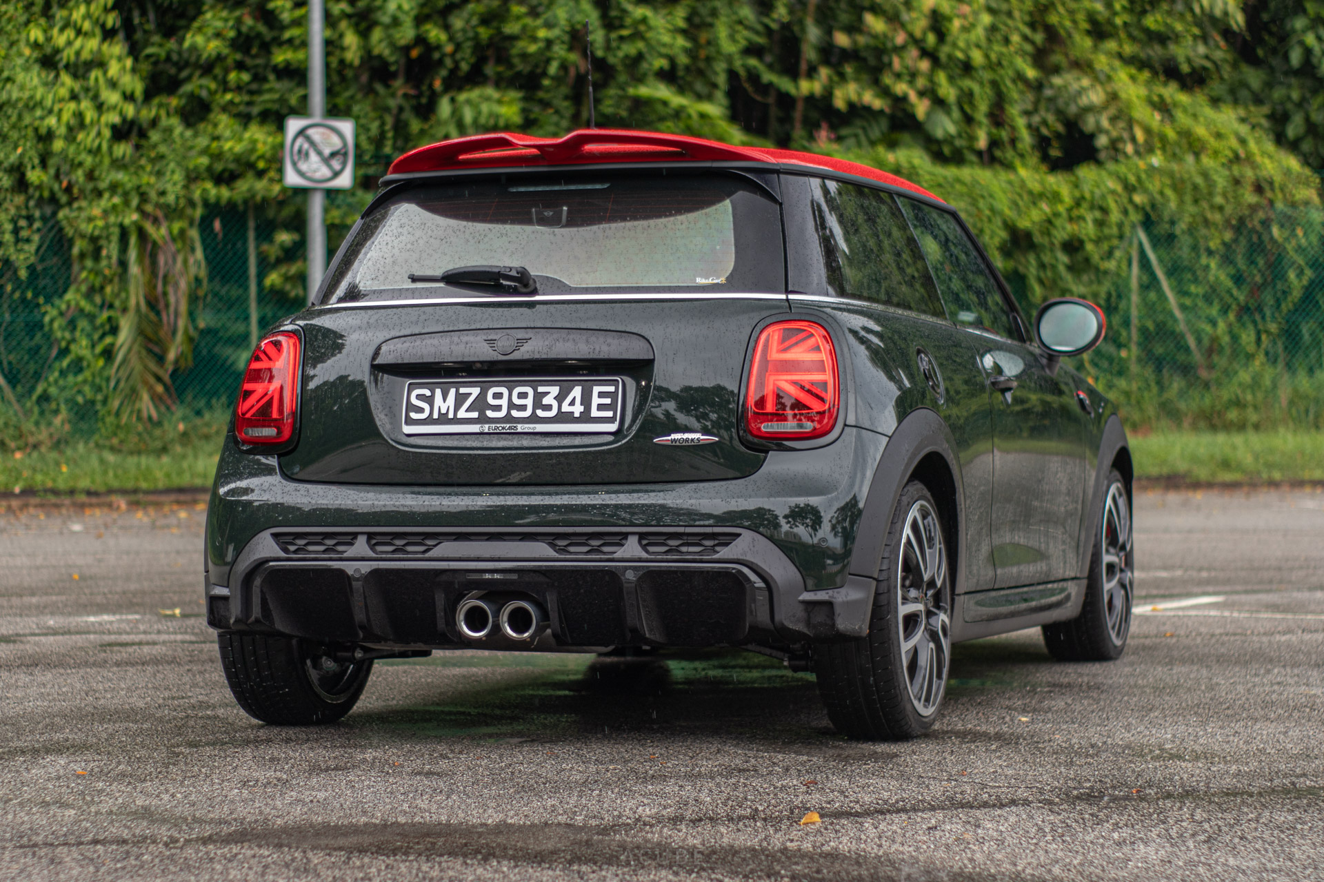 Editors%2 Fimages%2 F1640875609261 Mini+Jcw+Rear