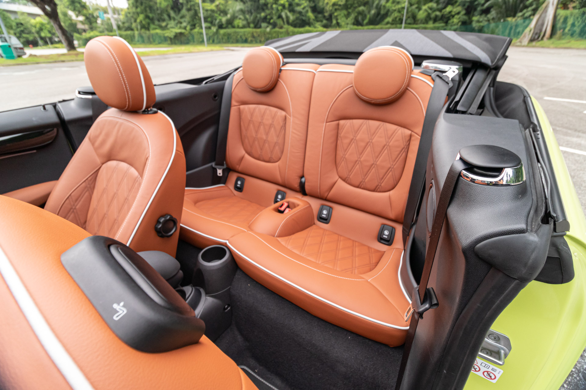 Editors%2 Fimages%2 F1642735929144 Mini+Cabrio+Interior+Space