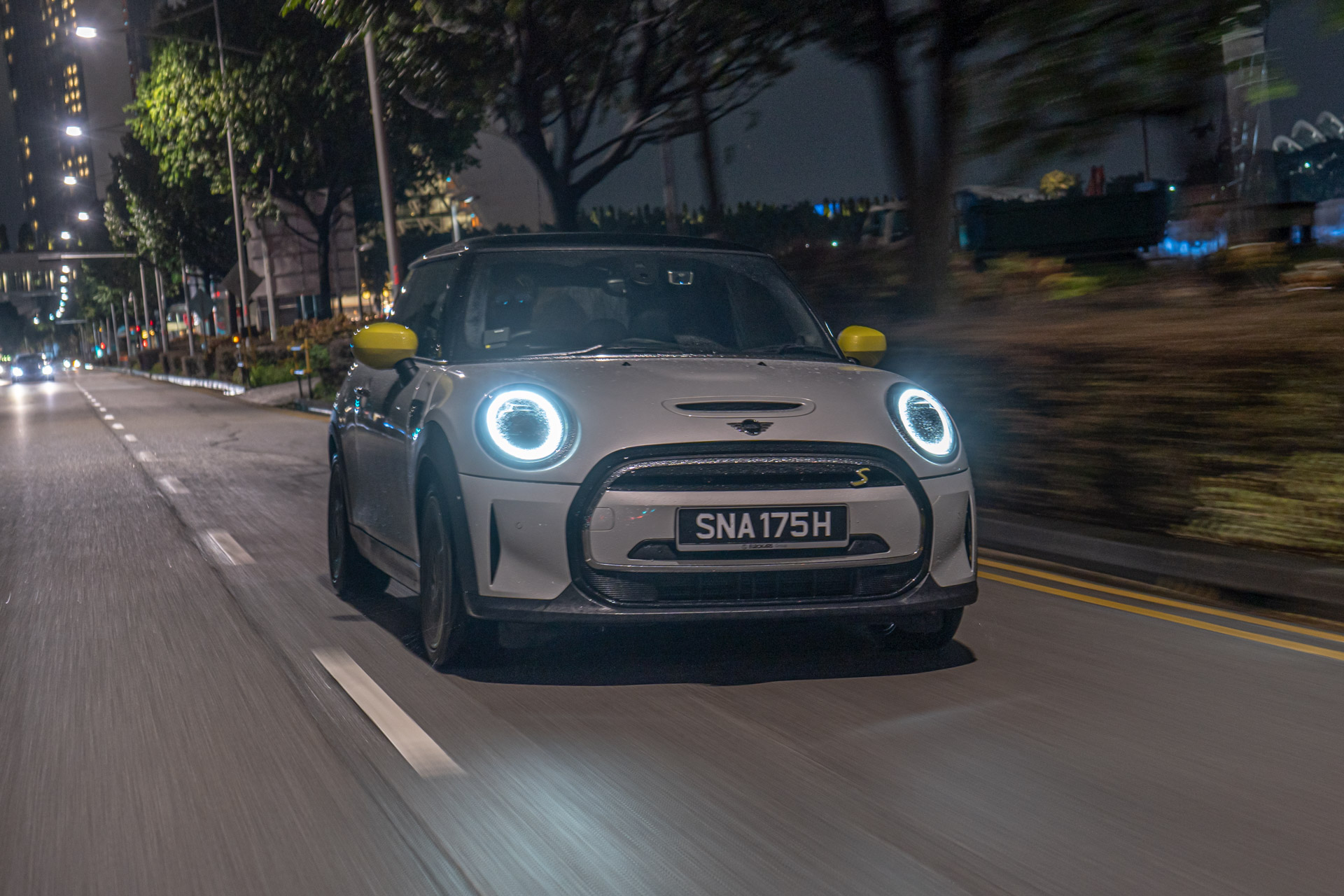 Editors%2 Fimages%2 F1643273899975 Mini+E+Front+Fascia