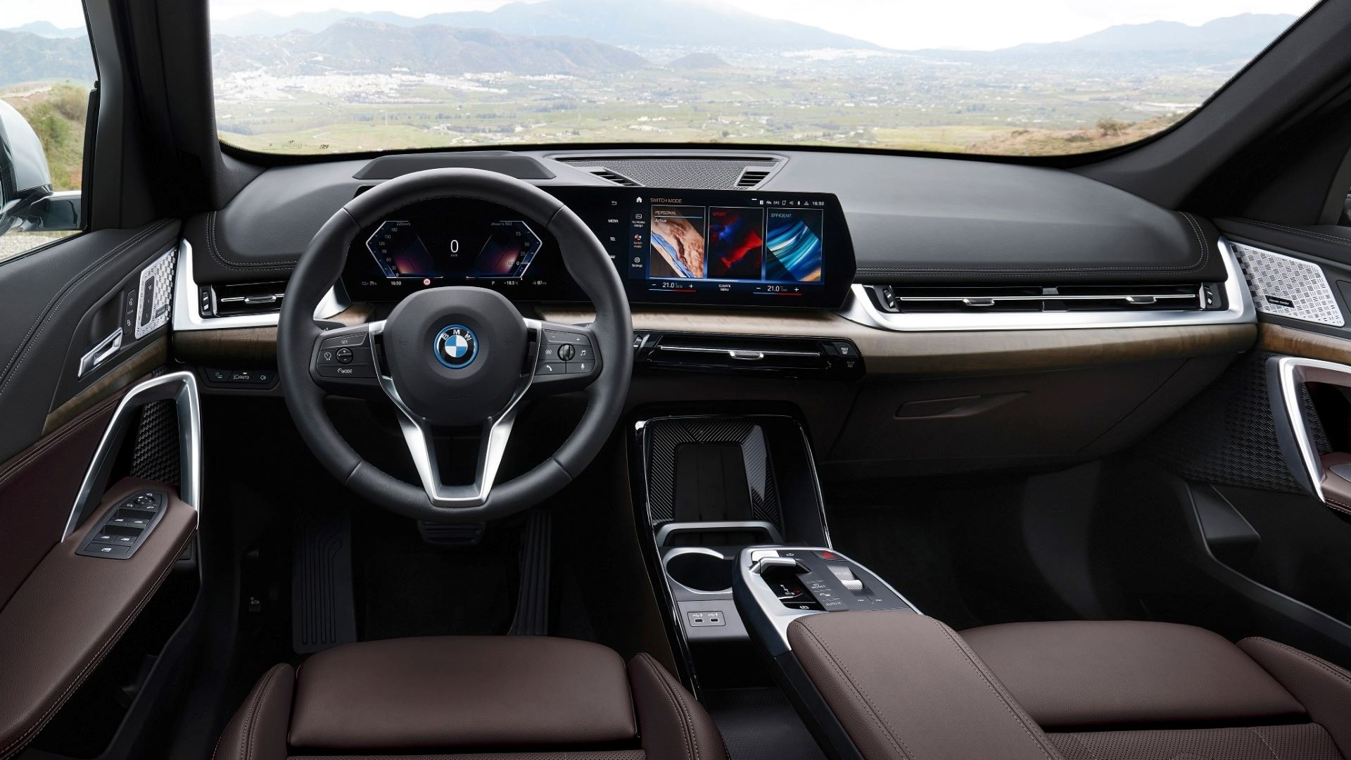 Editors%2 Fimages%2 F1654247823203 I X1+Interior