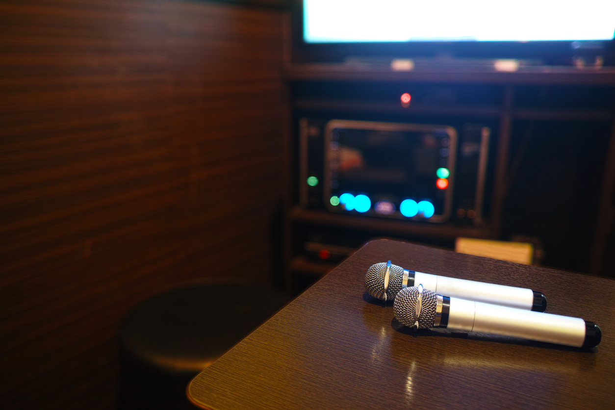 Editors%2 Fimages%2 F1655803867680 Featured+Karaoke+Mic