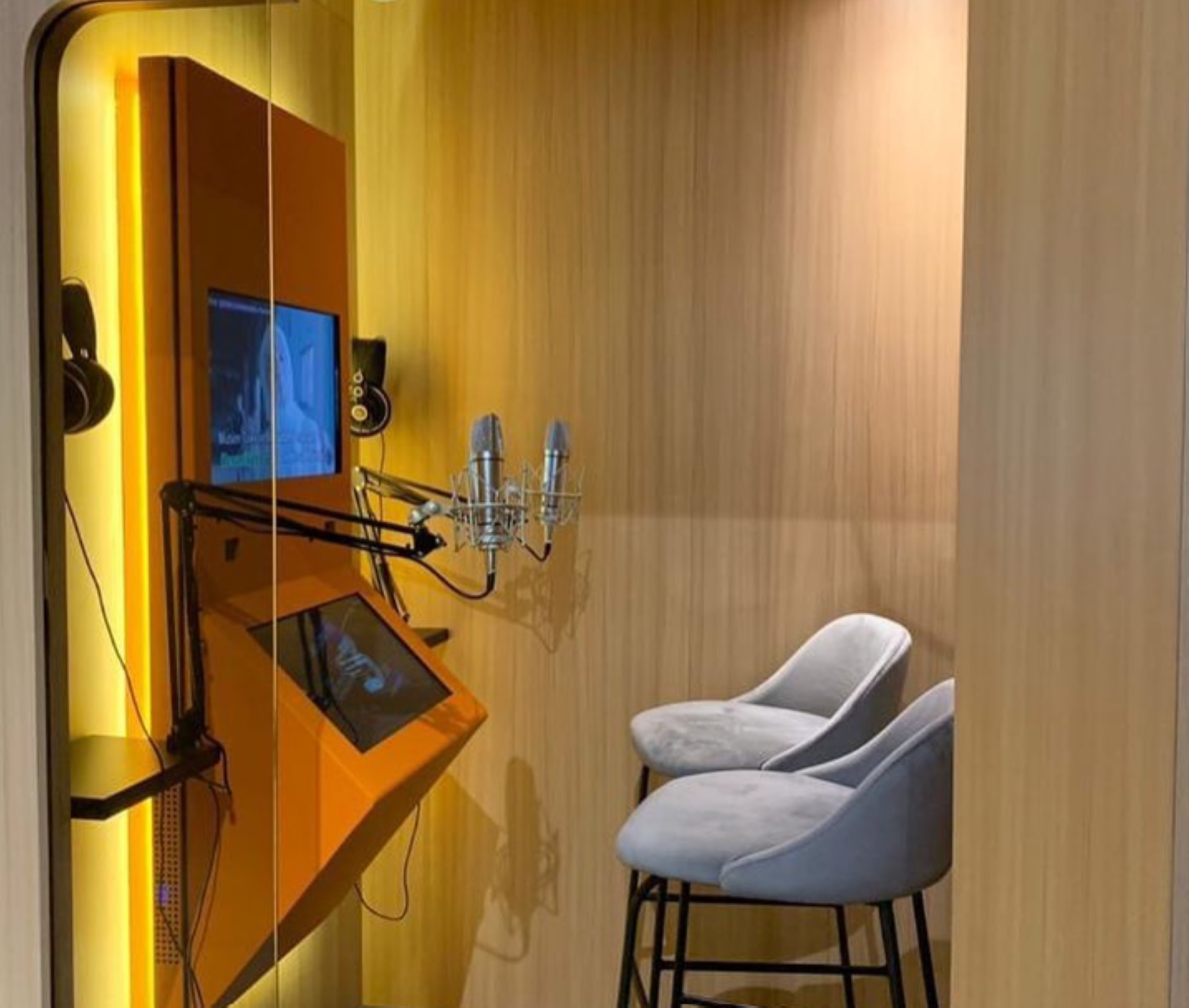 Editors%2 Fimages%2 F1655804680685 Mini+Studio2