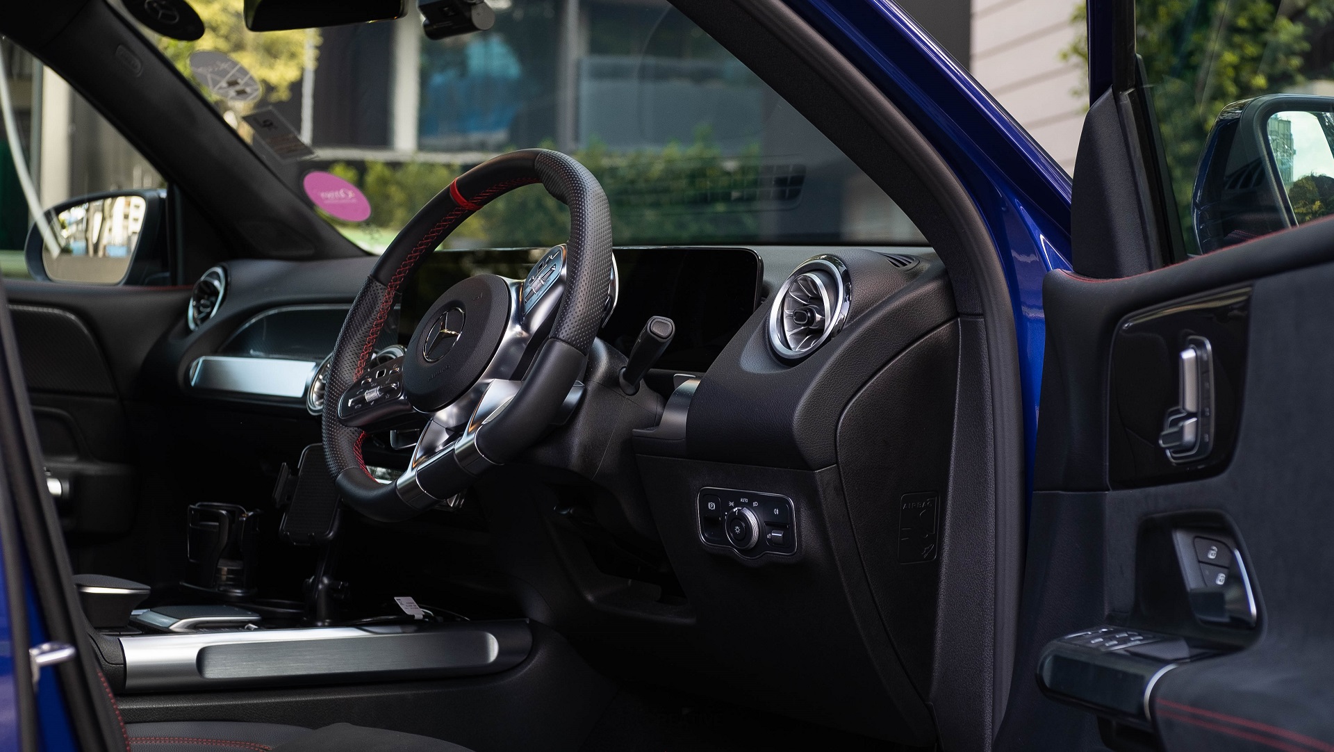 Editors%2 Fimages%2 F1657081576142 Glb Interior1