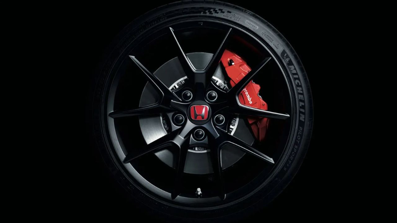 Editors%2 Fimages%2 F1658370210261 Civic+Type+R Wheels