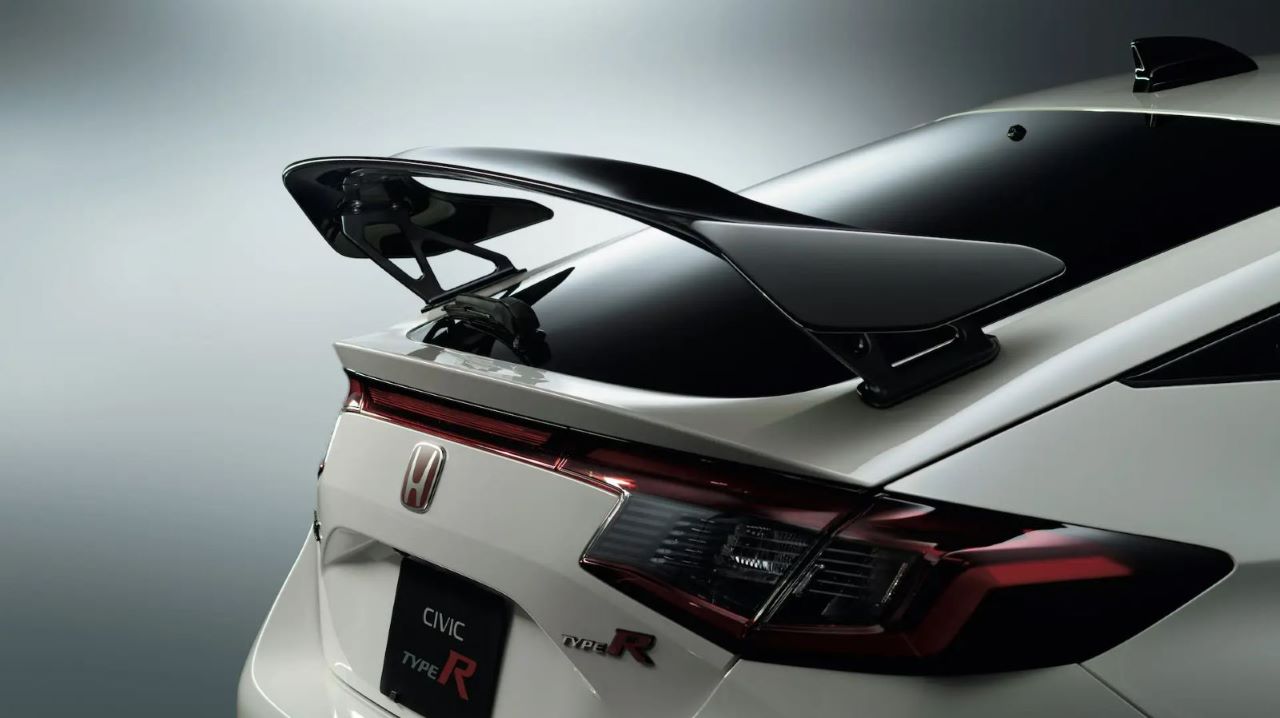Editors%2 Fimages%2 F1658370222876 Civic+Type+R Wing