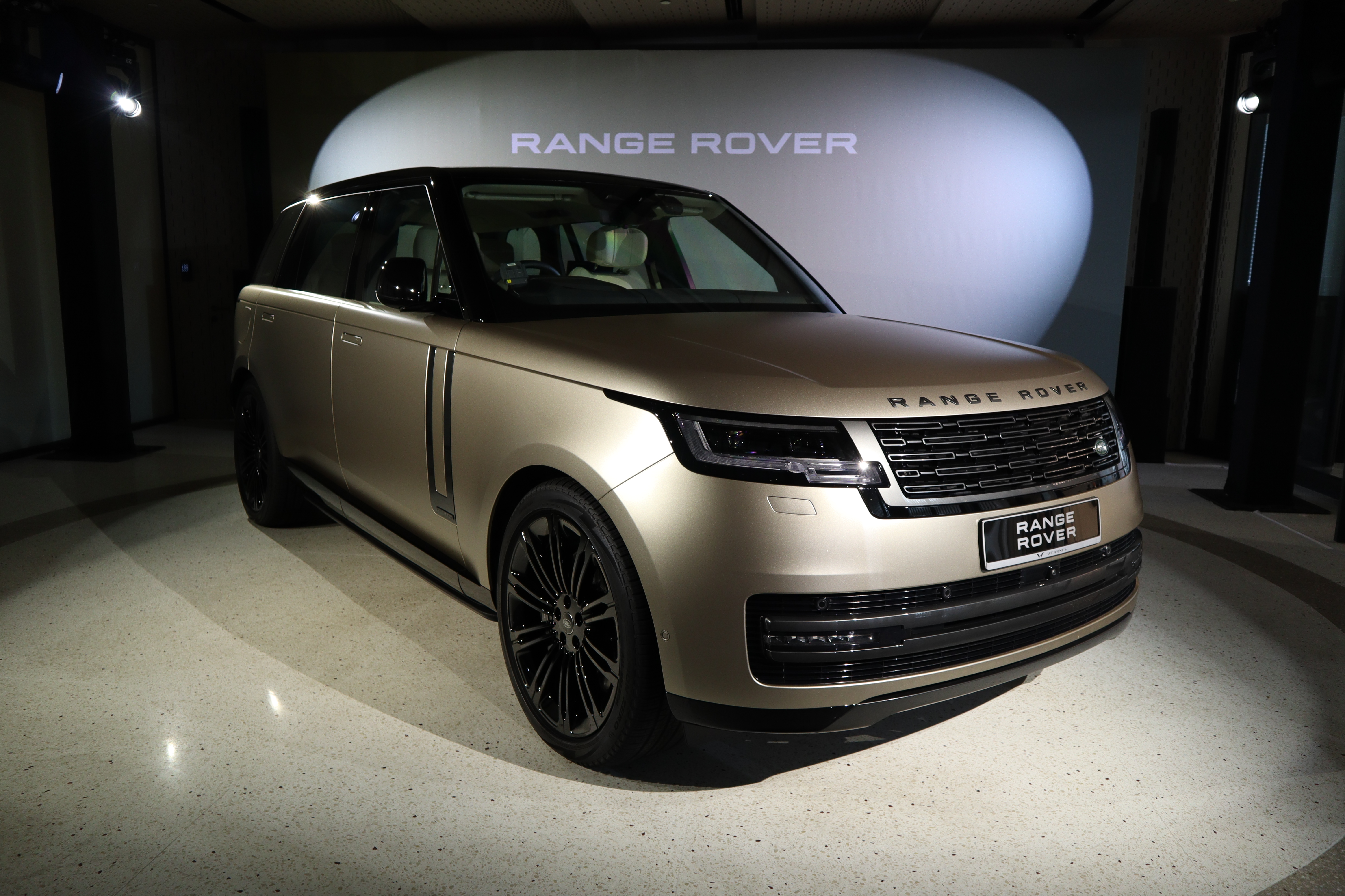 Editors%2 Fimages%2 F1658977182633 Range+Rover