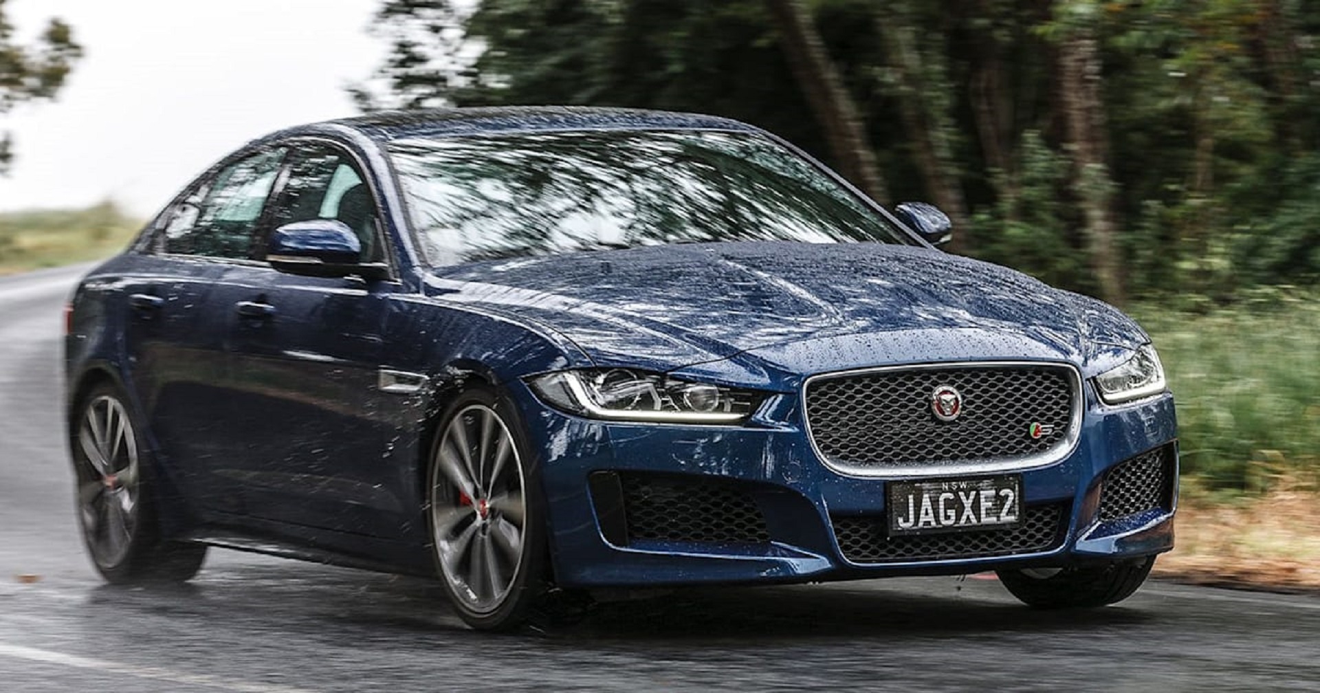 Editors%2 Fimages%2 F1662652827570 Jaguar Xe S 2016 Drive Main