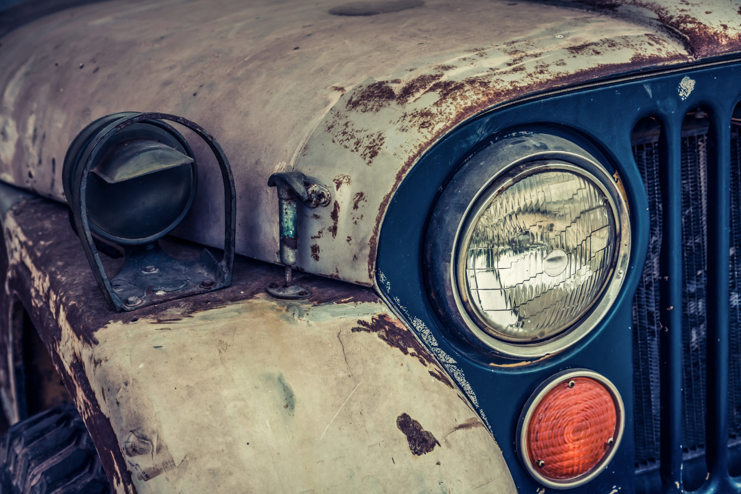 Editors%2 Fimages%2 F1663646873182 Close Up Vintage Rusty Car