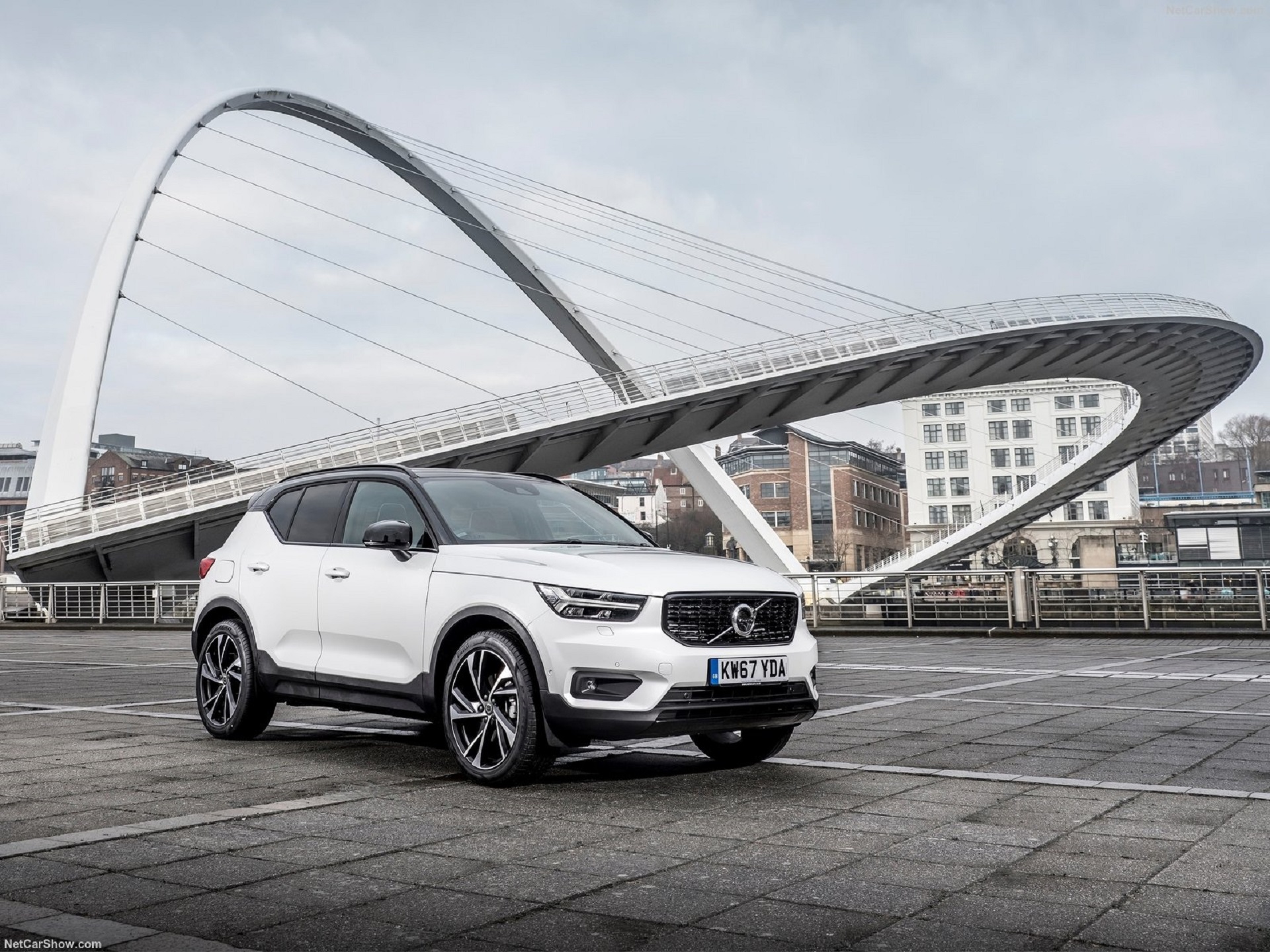 Editors%2 Fimages%2 F1668080853514 Volvo Xc40 Uk Version 2018 1600 04