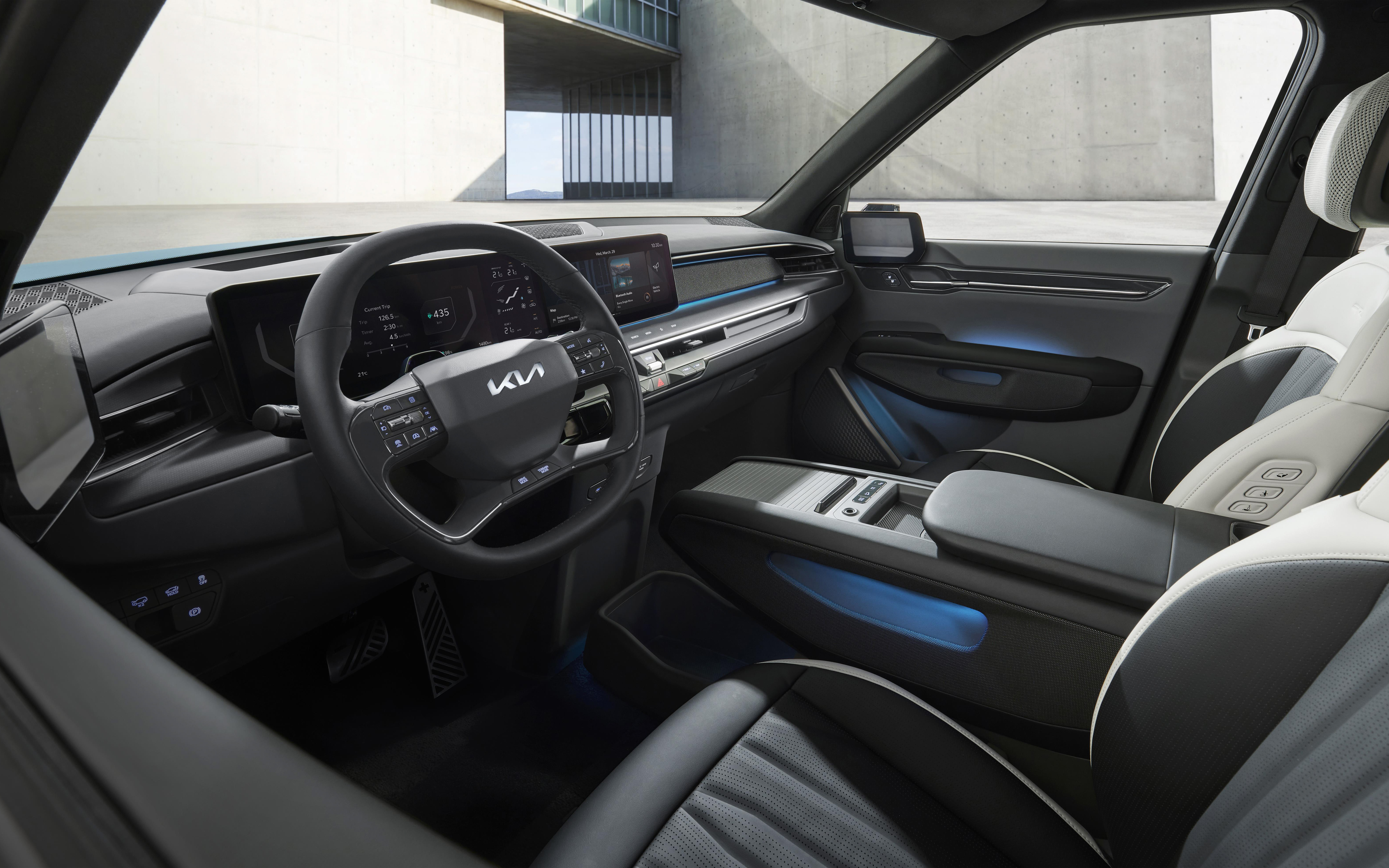 Editors%2 Fimages%2 F1680356924221 Ev9 Interior1