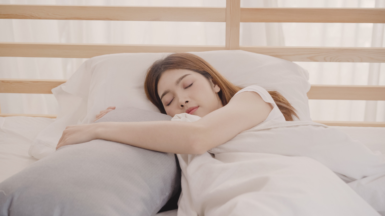 Editors%2 Fimages%2 F1684483992551 Asian Woman Dreaming While Sleeping Bed Bedroom