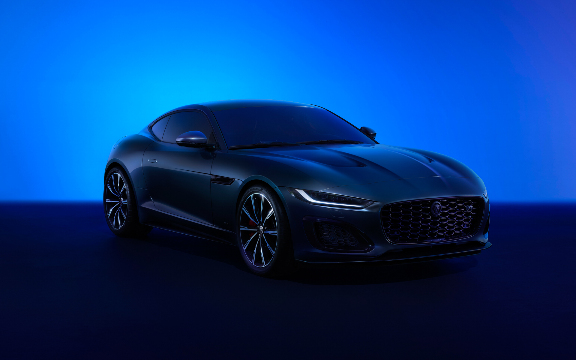 Editors%2 Fimages%2 F1690347272948 005 Jag F Type 24 My Coupe Exterior Front 3 Qr 021 111022