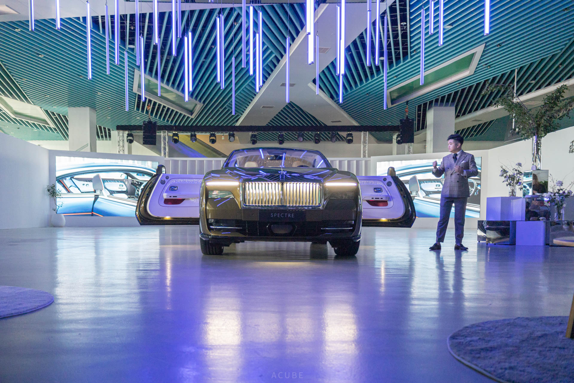 Editors%2 Fimages%2 F1692695956159 Spectre 2