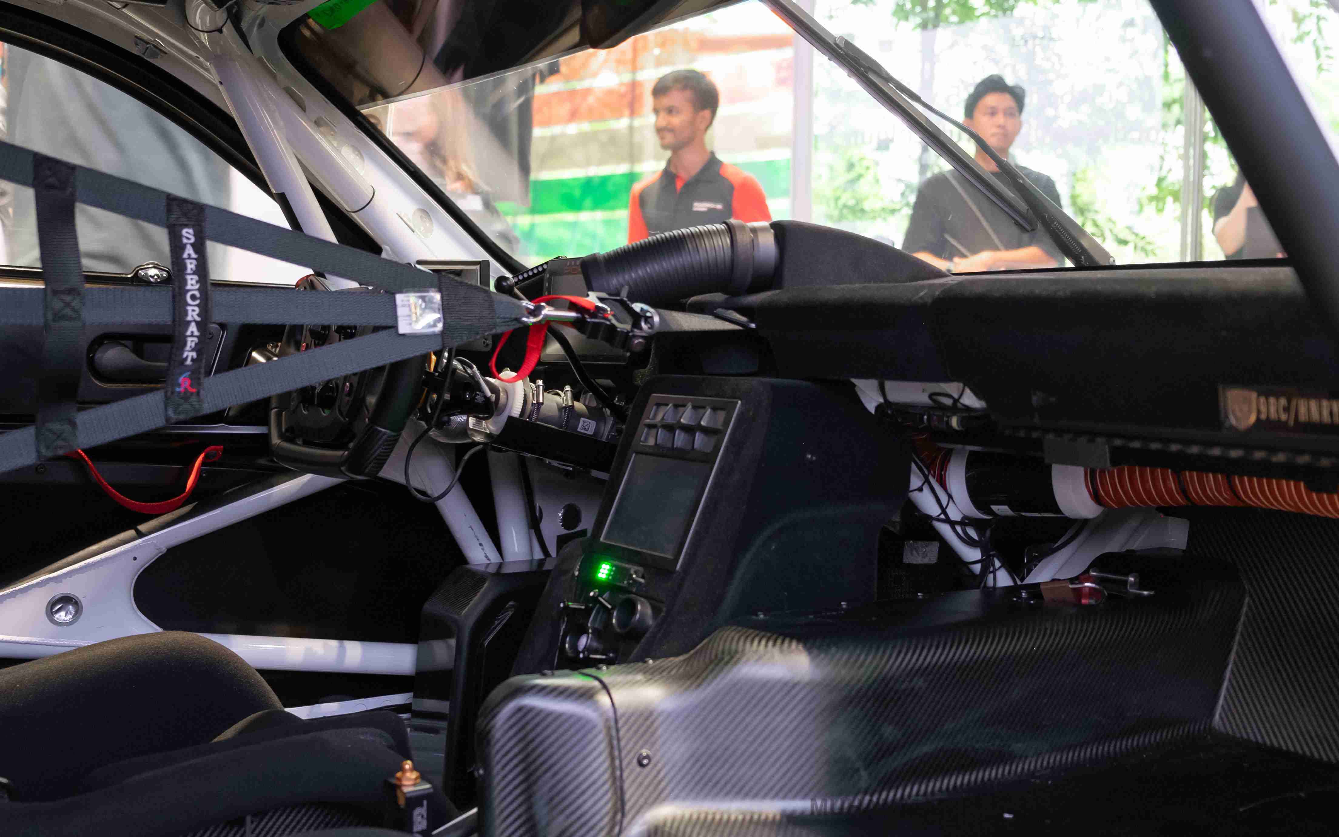 Editors%2 Fimages%2 F1694997045338 Gt4+E Performance+Interior+1