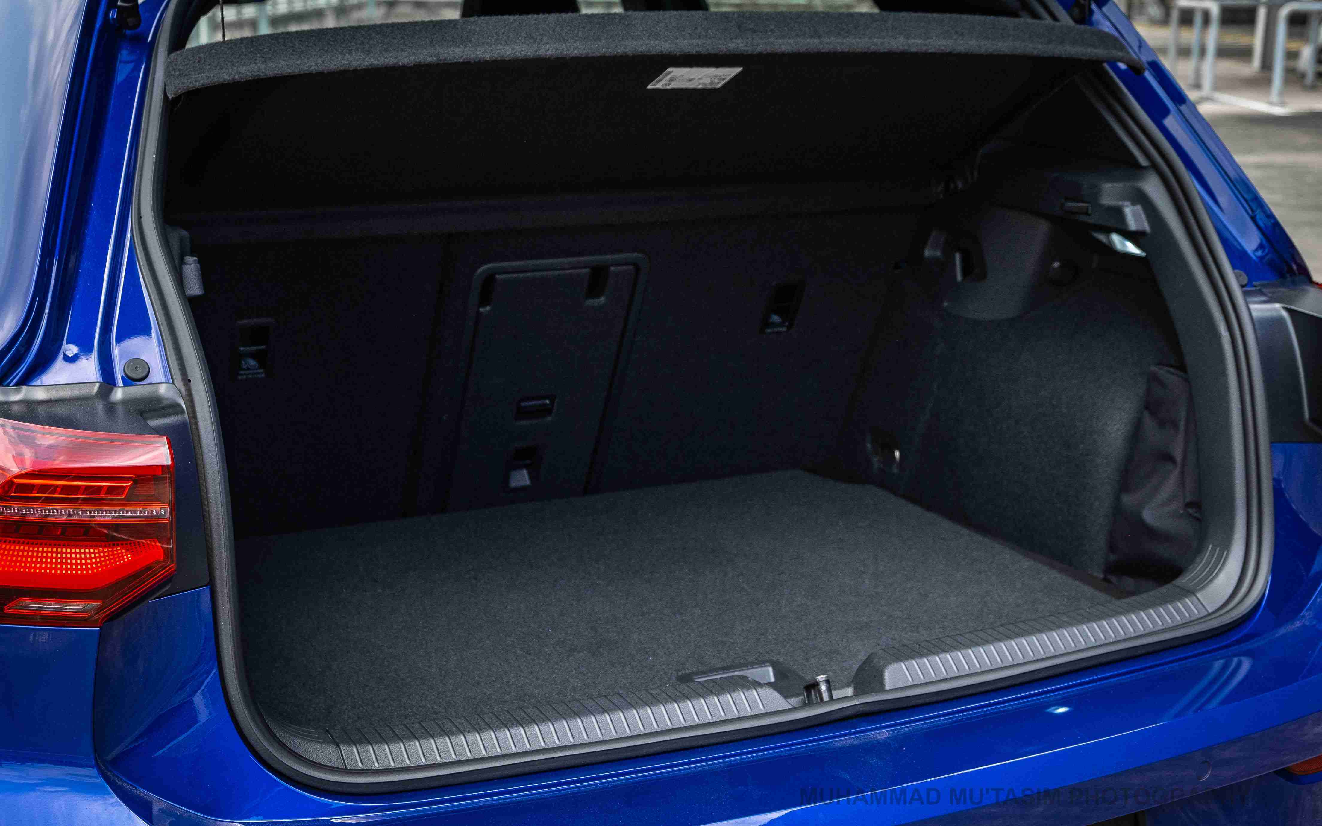 Editors%2 Fimages%2 F1697438882550 Golf+R+Line 17