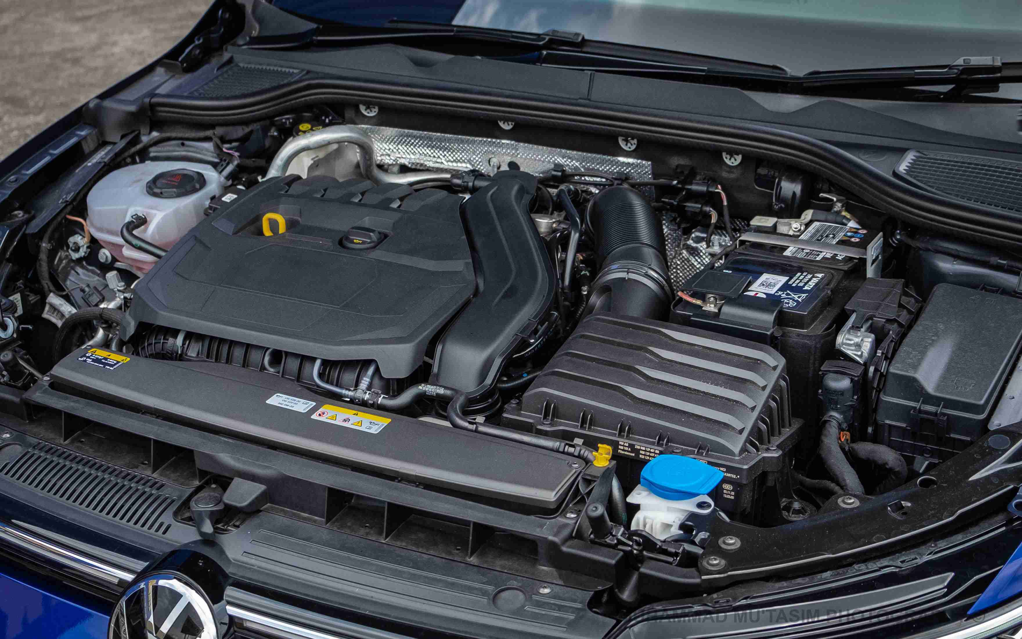 Editors%2 Fimages%2 F1697446585645 Golf+R+Line 18