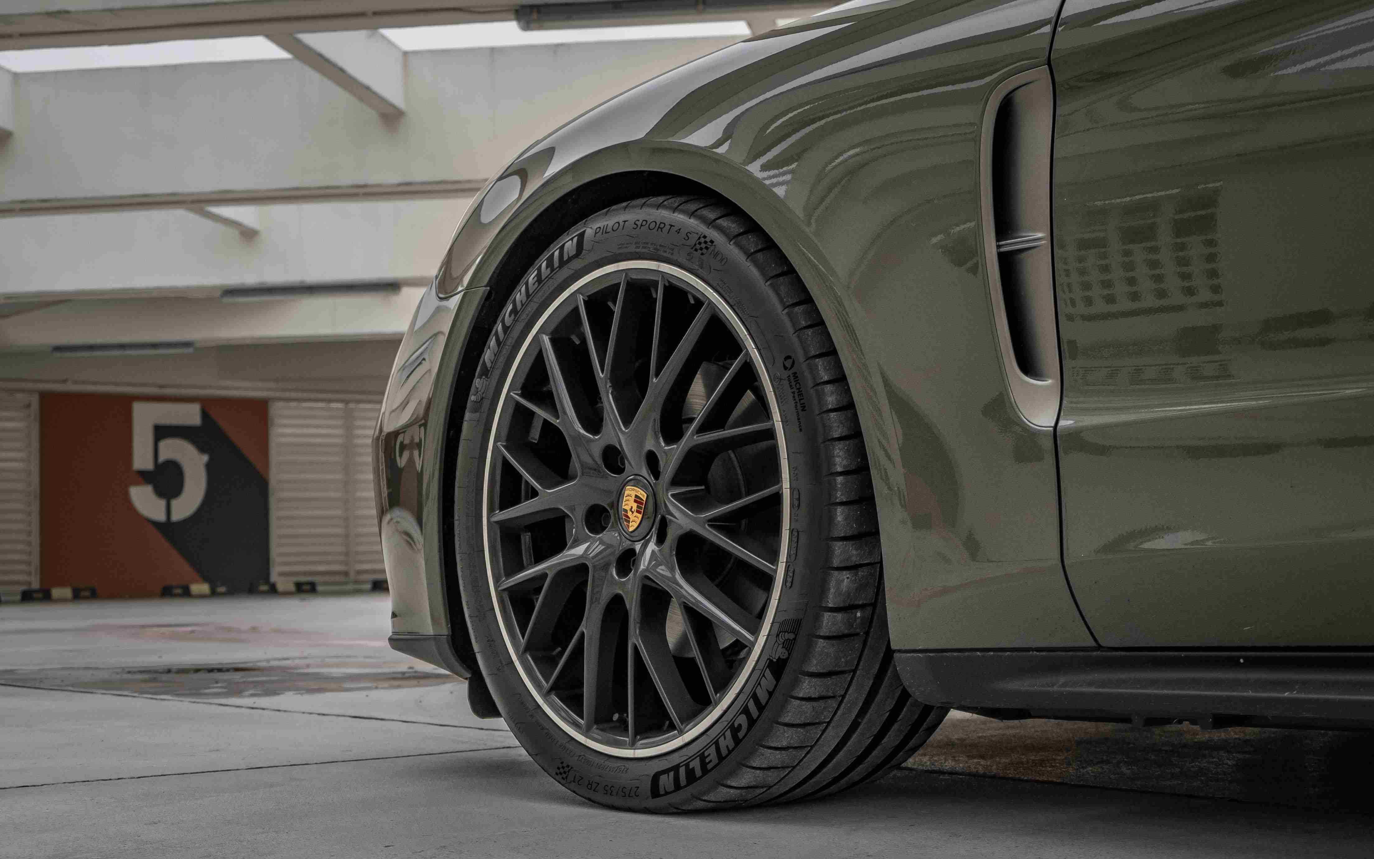 Editors%2 Fimages%2 F1697610523106 Panamera 3