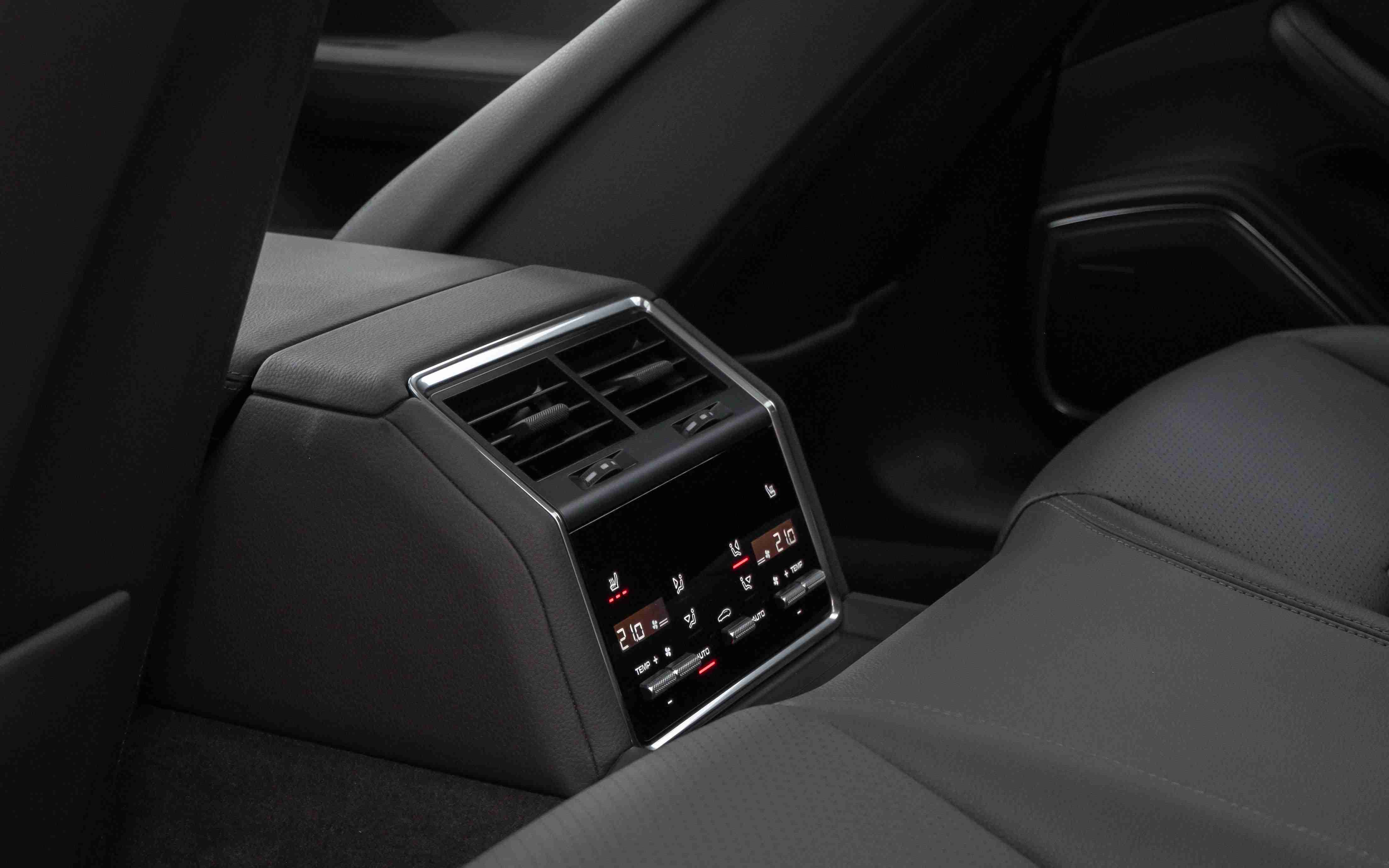 Editors%2 Fimages%2 F1697684853674 Panamera 13