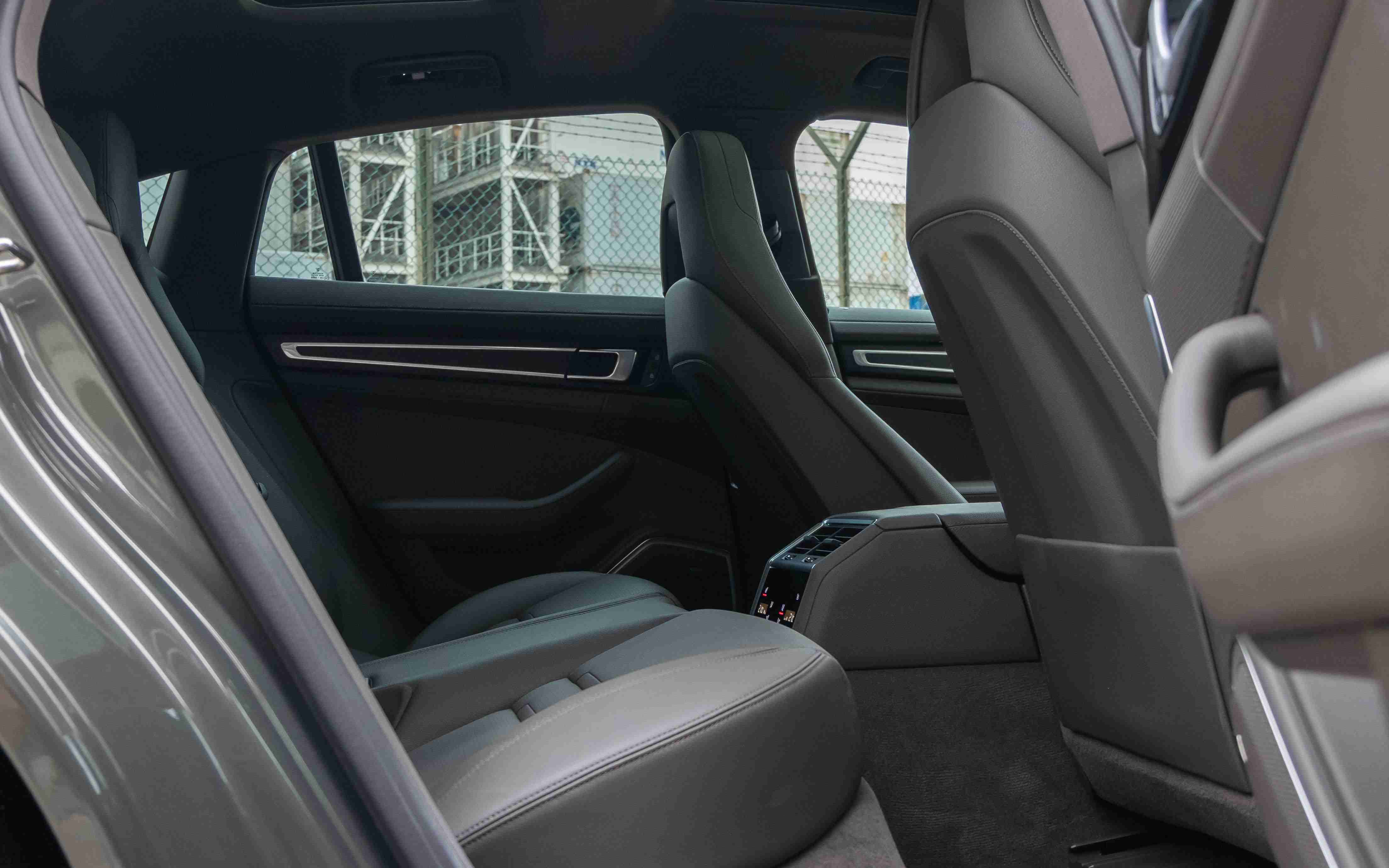 Editors%2 Fimages%2 F1697685104550 Panamera 18