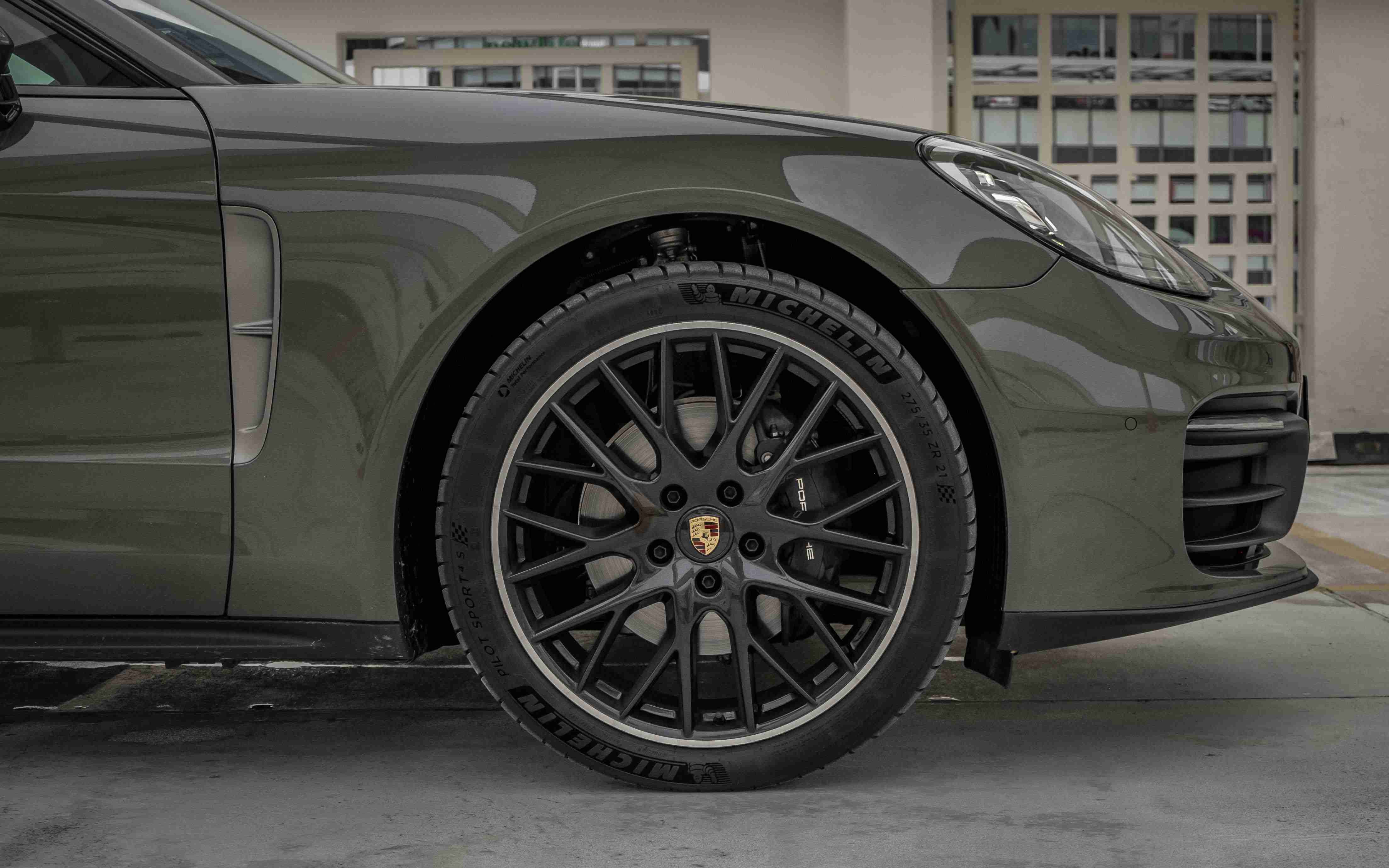 Editors%2 Fimages%2 F1697686748887 Panamera 2