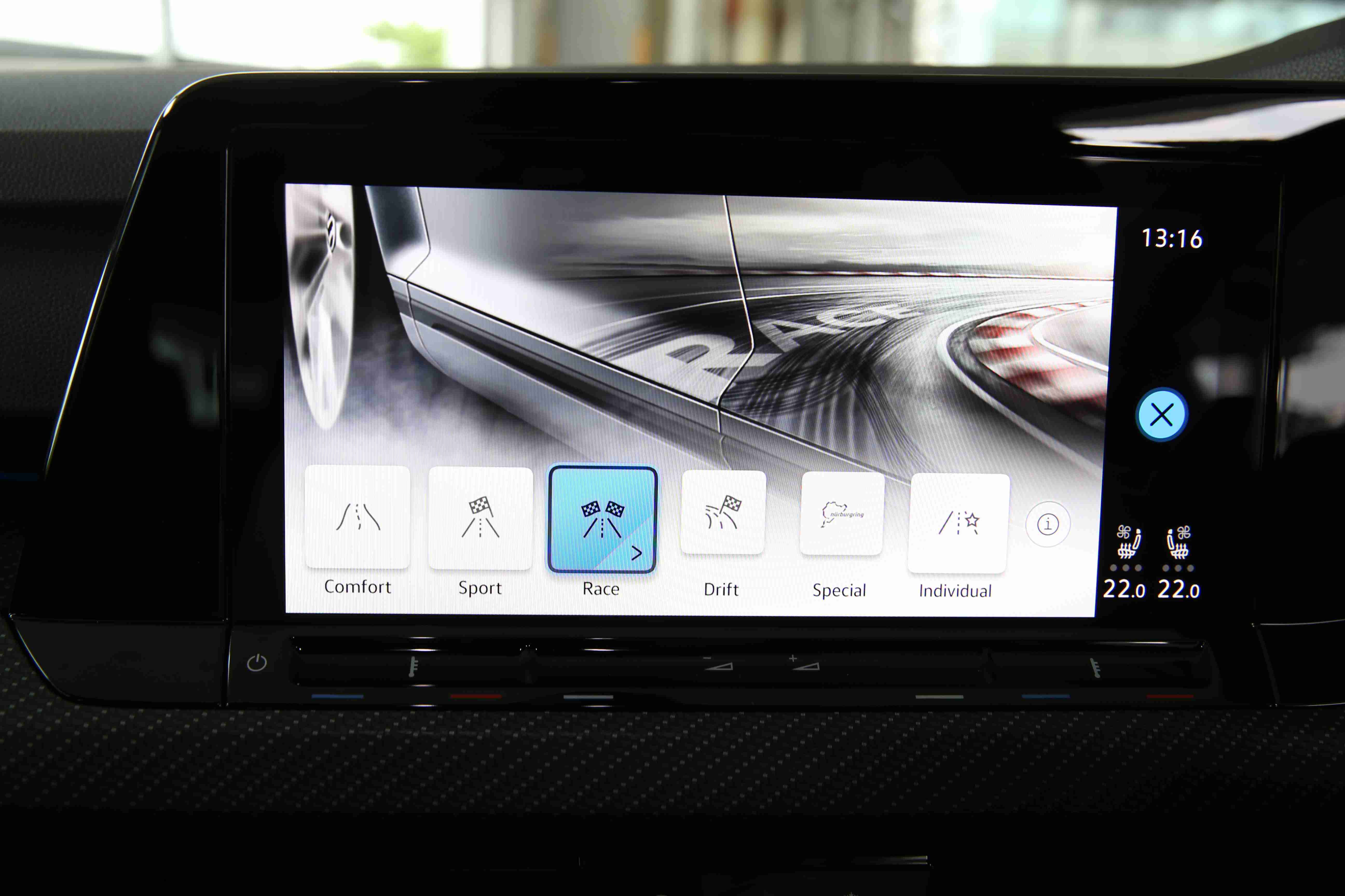 Editors%2 Fimages%2 F1700219200088 D38 V1400