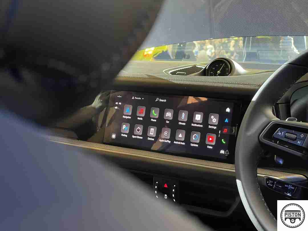 Editors%2 Fimages%2 F1700568776987 2023 Porsche Cayenne 8459