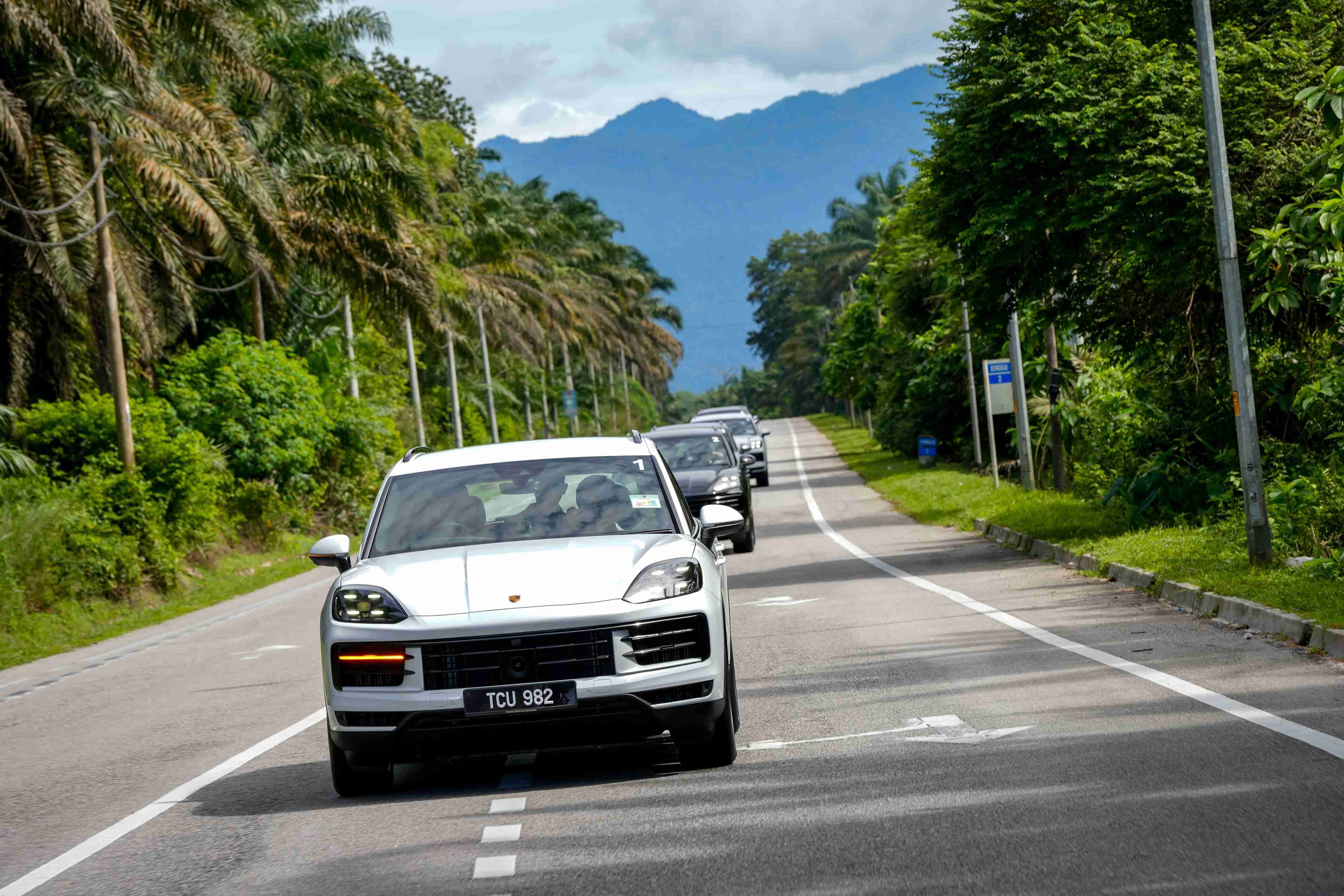 Editors%2 Fimages%2 F1701931413011 The+Caynnes+Making+A+Turn+To+Discover+The+Undiscovered+Picturesque+Blue+Lake