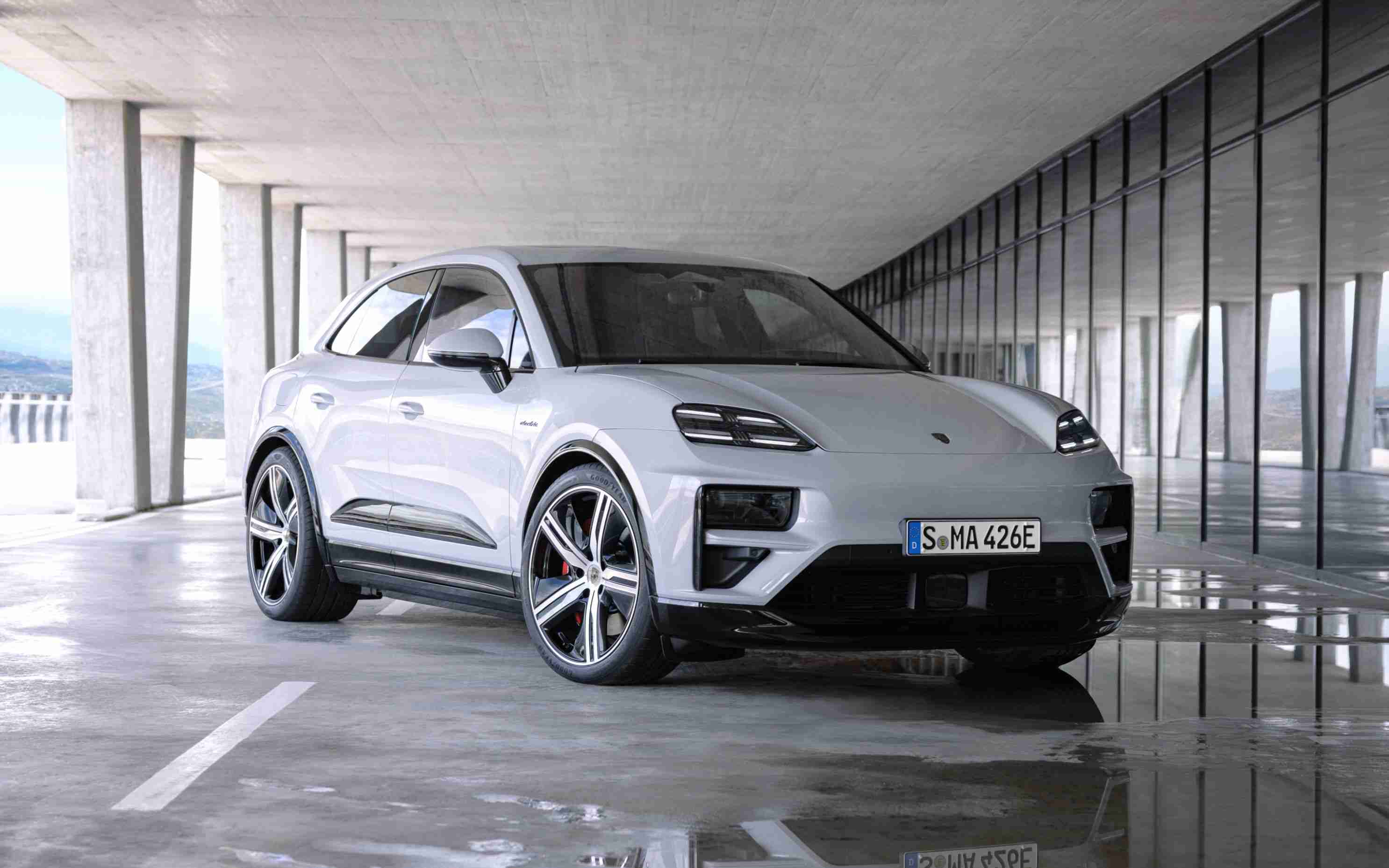 Editors%2 Fimages%2 F1706235225709 Macan Turbo 1 Fotor