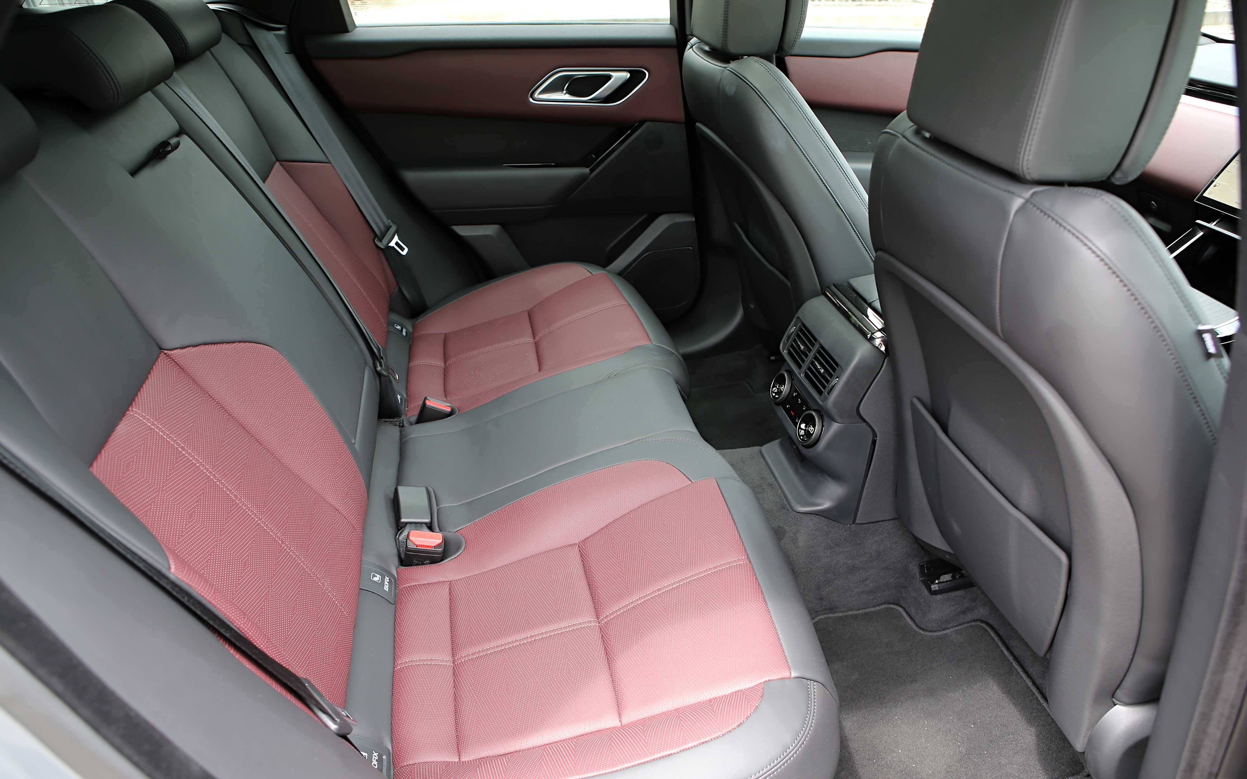 Editors%2 Fimages%2 F1711240384957 D38 V2816 Fotor