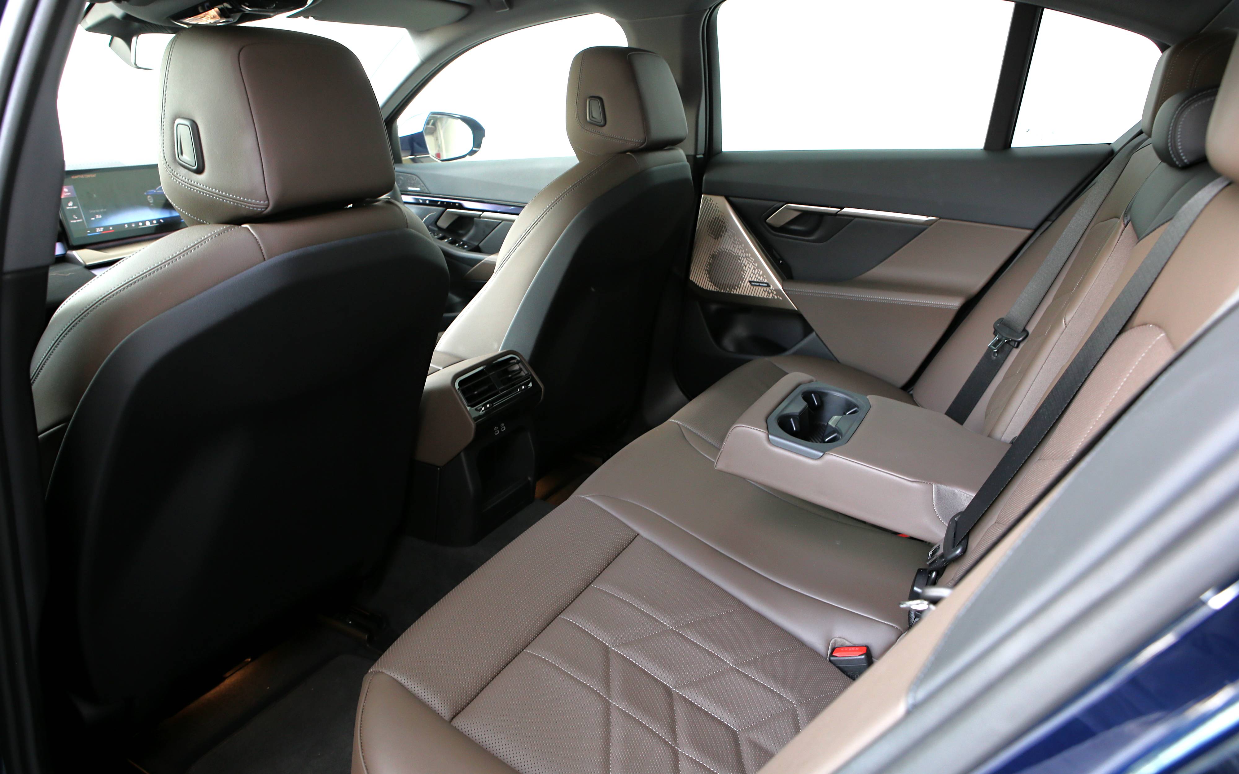 Editors%2 Fimages%2 F1712500781354 D38 V2279 Fotor