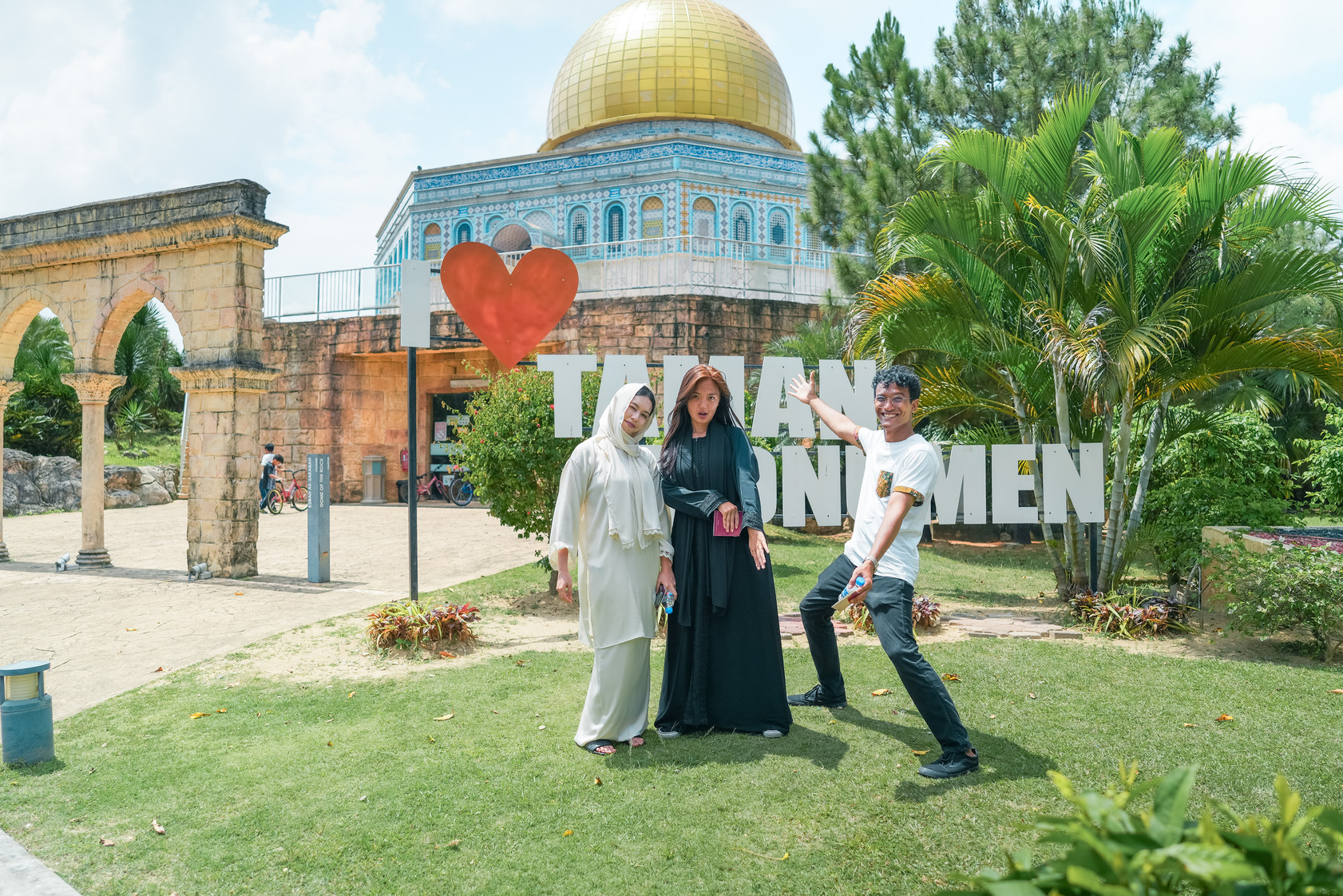 Editors%2 Fimages%2 F1712563527644 Off The Beaten Track Ep 4 Discovering The Beauty Of Terengganu Crystal Mosque Featured