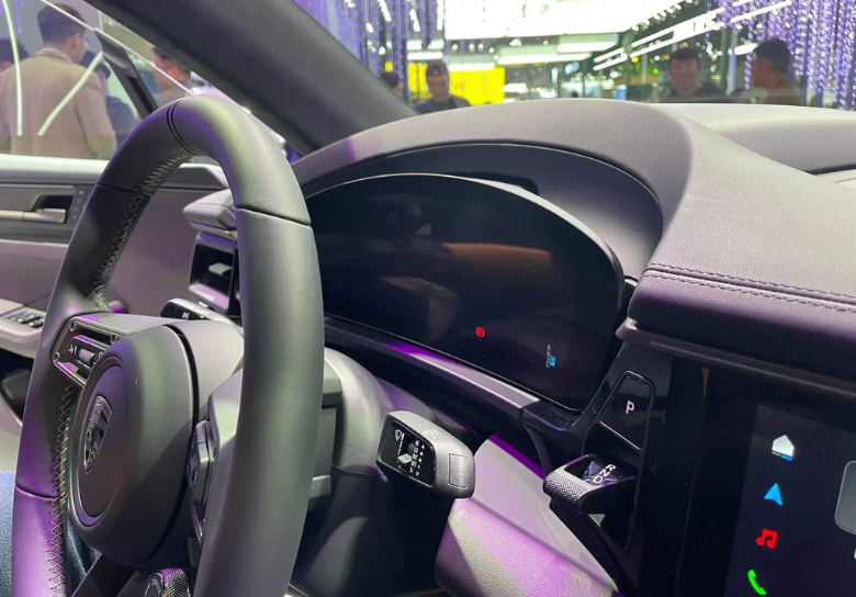 Editors%2 Fimages%2 F1714107554285 Porsche Macan Trien Lam Xe Bac Kinh 6